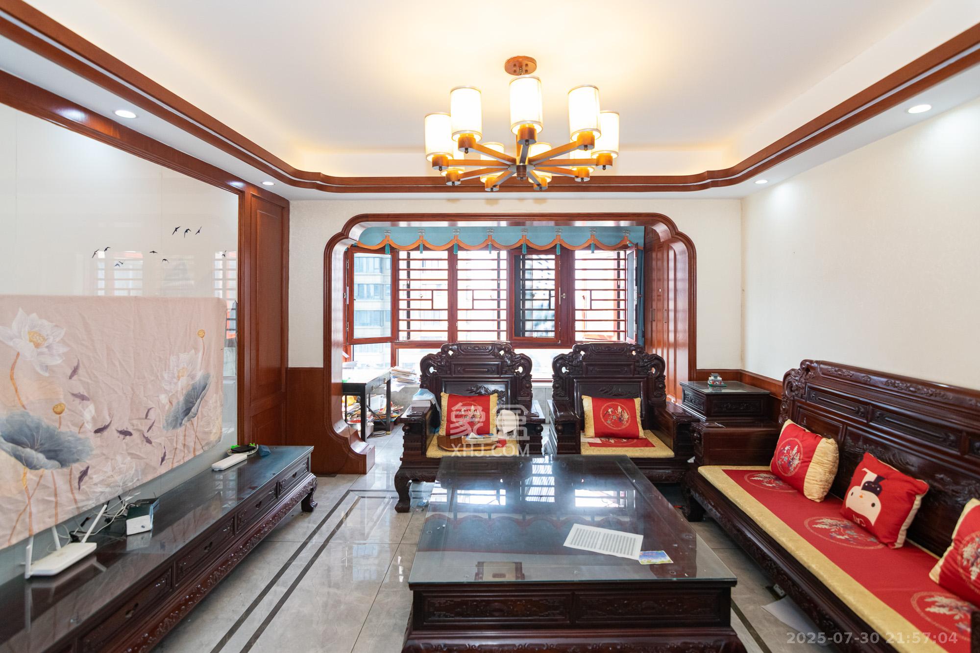 润和山水郡  4室2厅2卫    138.0万客厅