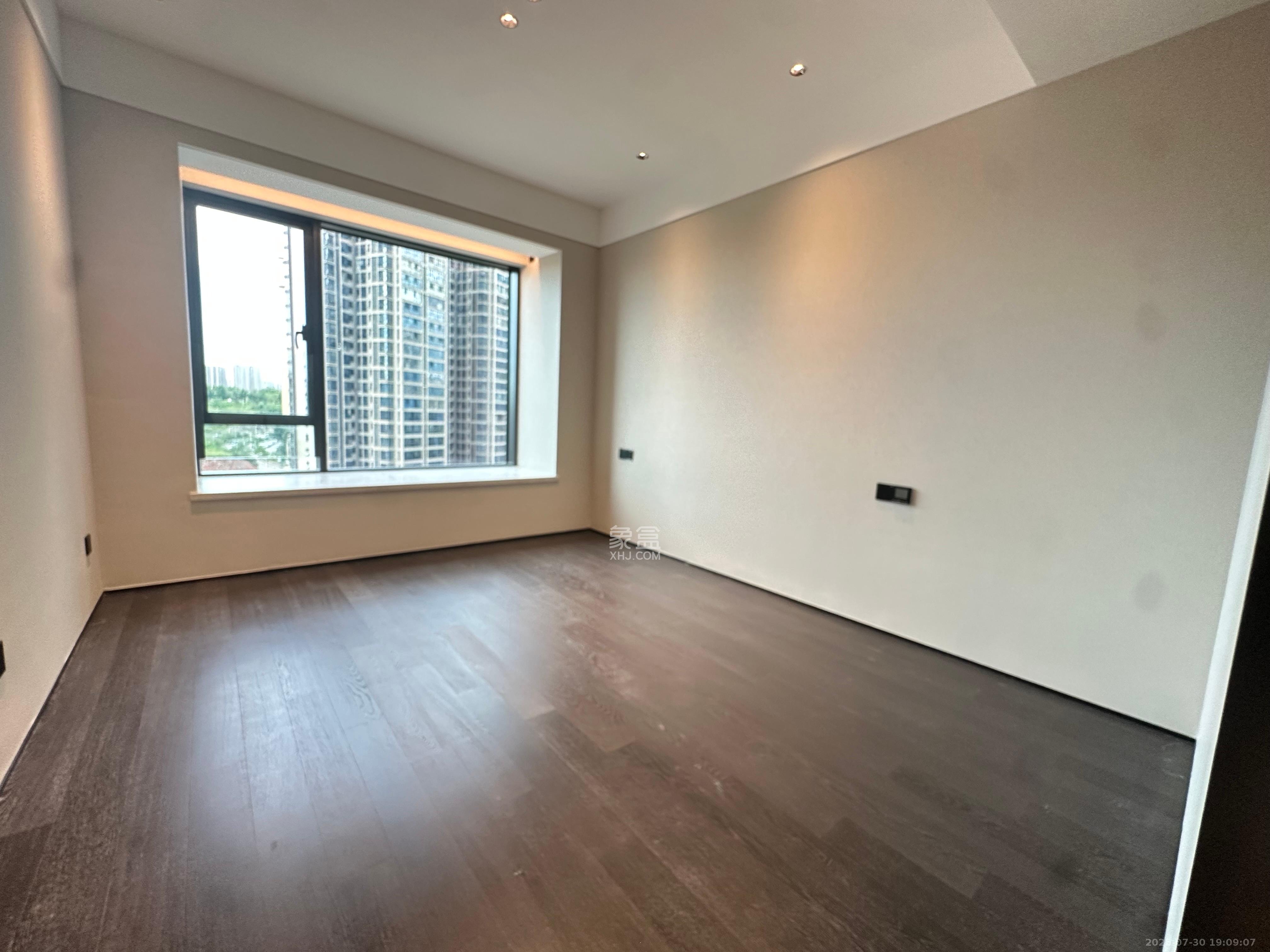 绿城凤起麓鸣  4室2厅3卫    20000.0元/月 绿城凤起麓鸣  4室2厅3卫    20000.0元/月室内图