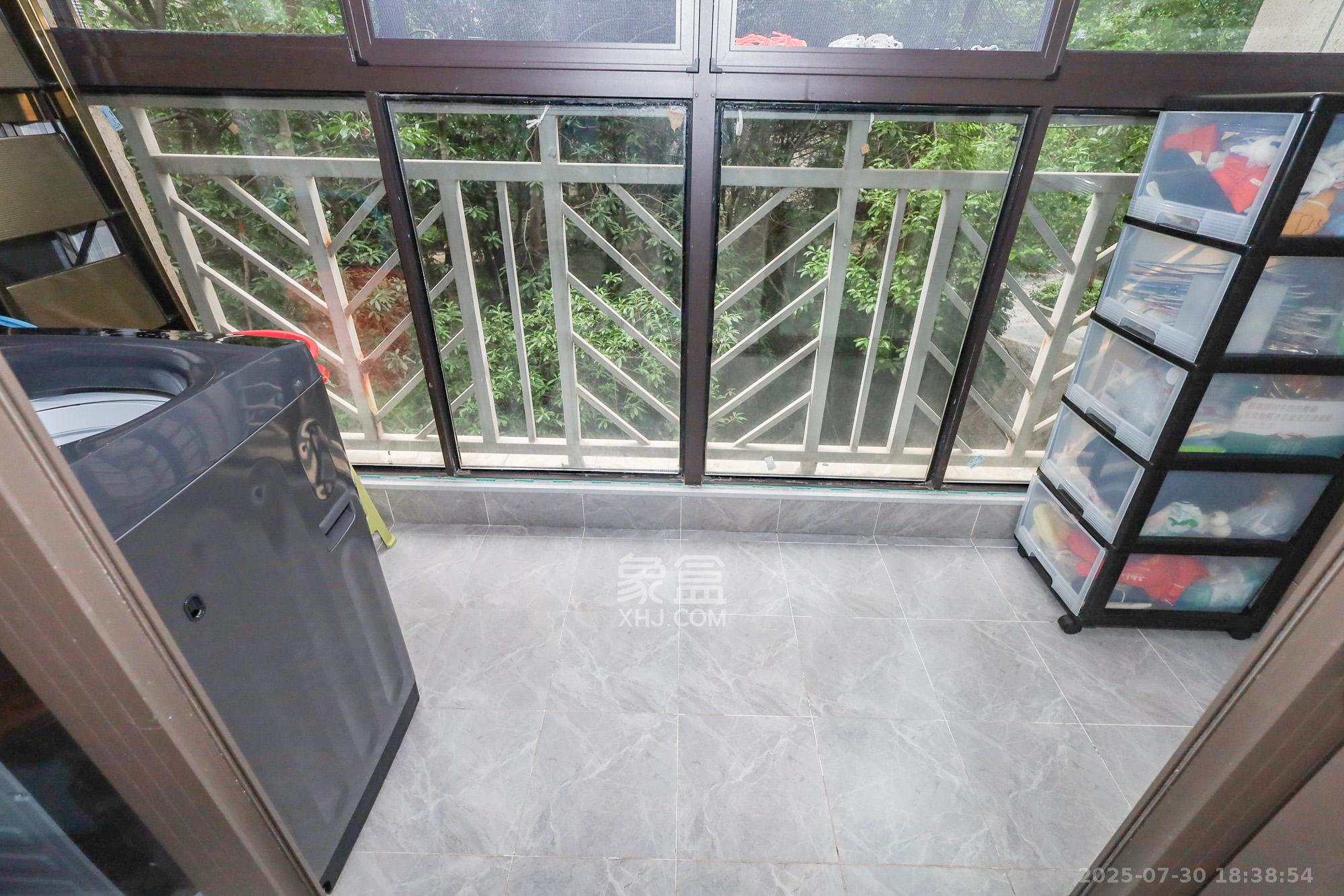 旭辉藏郡(藏郡、旭湘华府)  3室2厅1卫    240.0万 旭辉藏郡(藏郡、旭湘华府)  3室2厅1卫    240.0万阳台