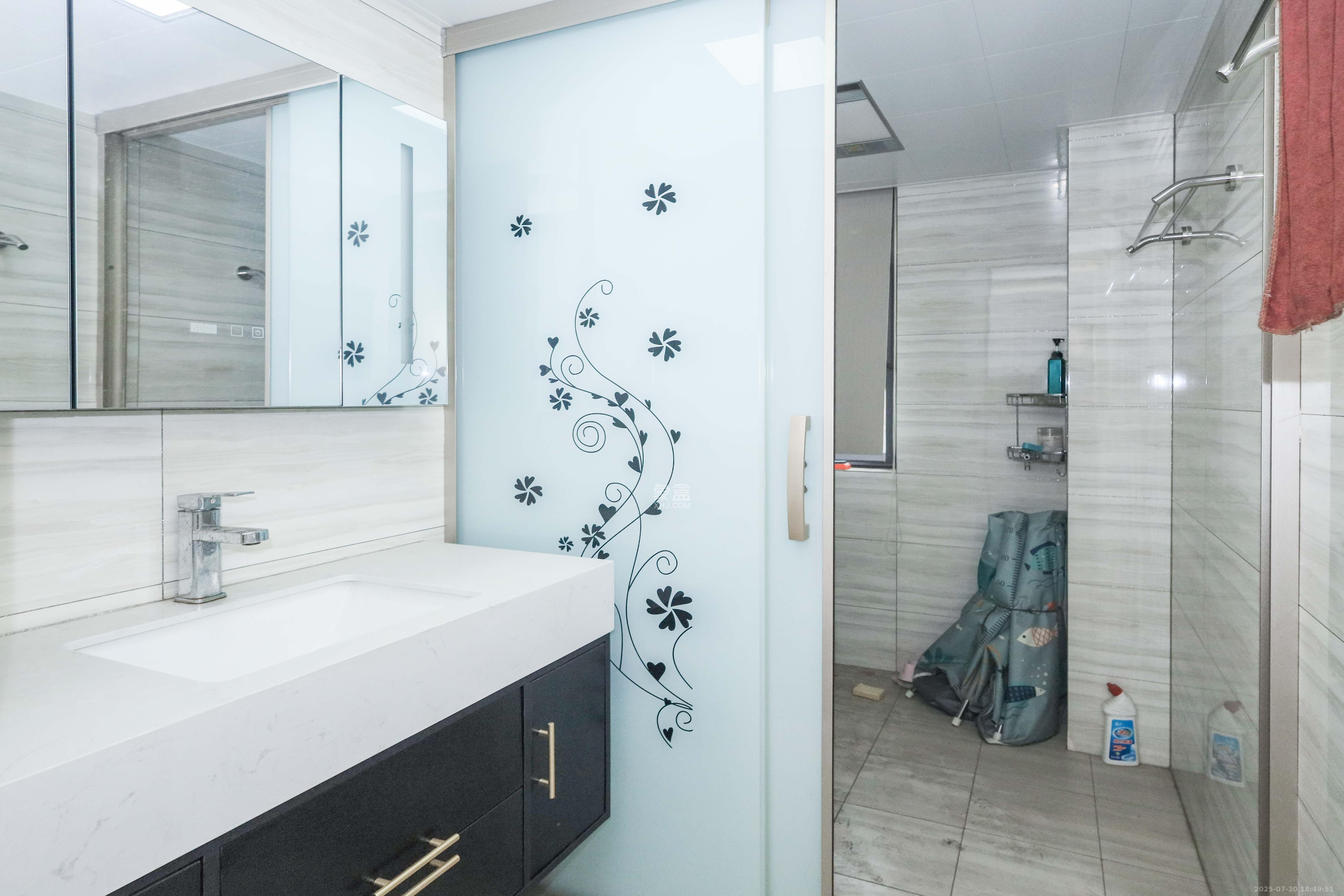 梅溪鑫苑名家 3室2厅2卫 118.0万 梅溪鑫苑名家 3室2厅2卫 118.0万卫生间