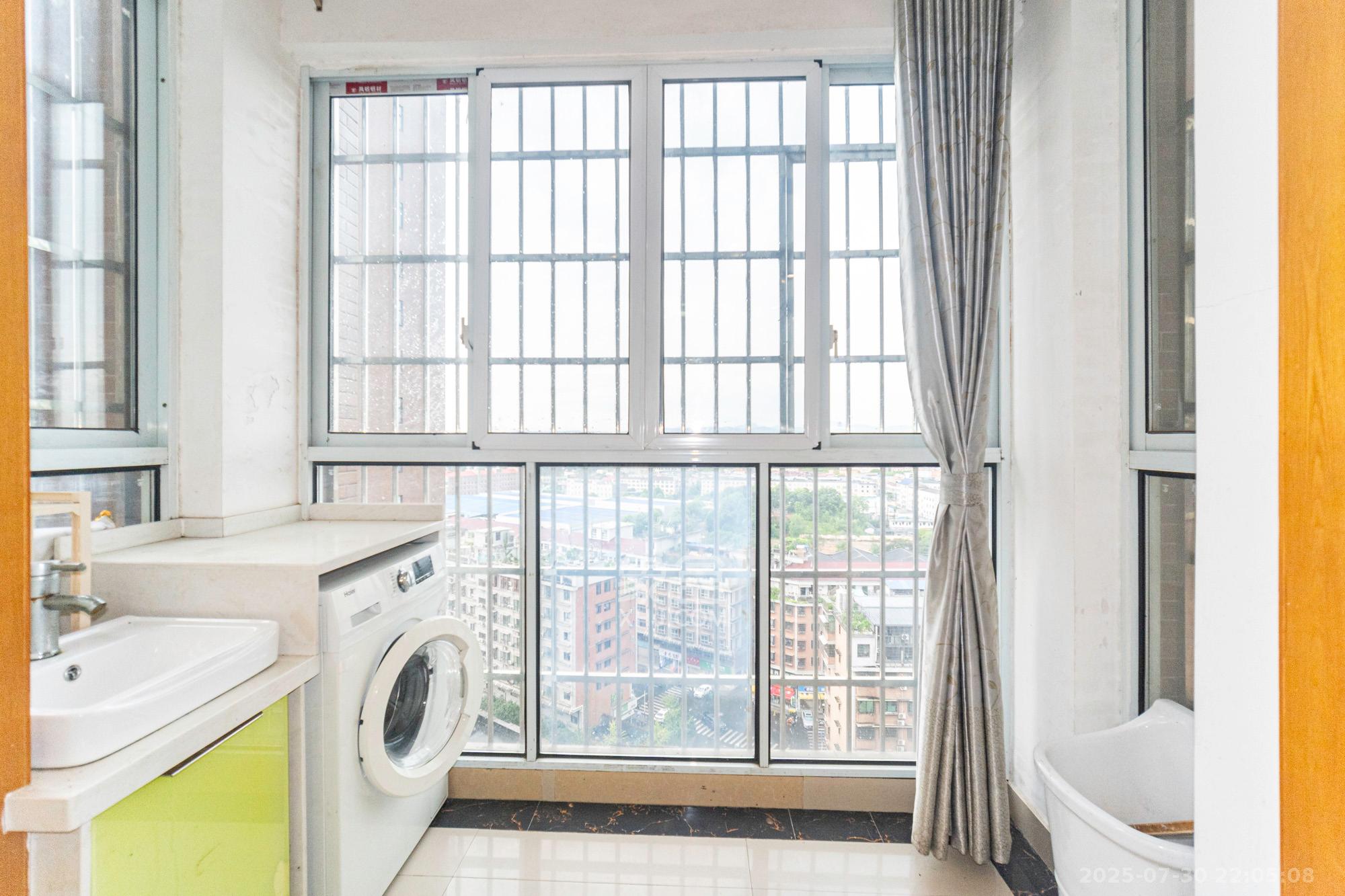 中安善化国际  3室2厅1卫    53.0万阳台