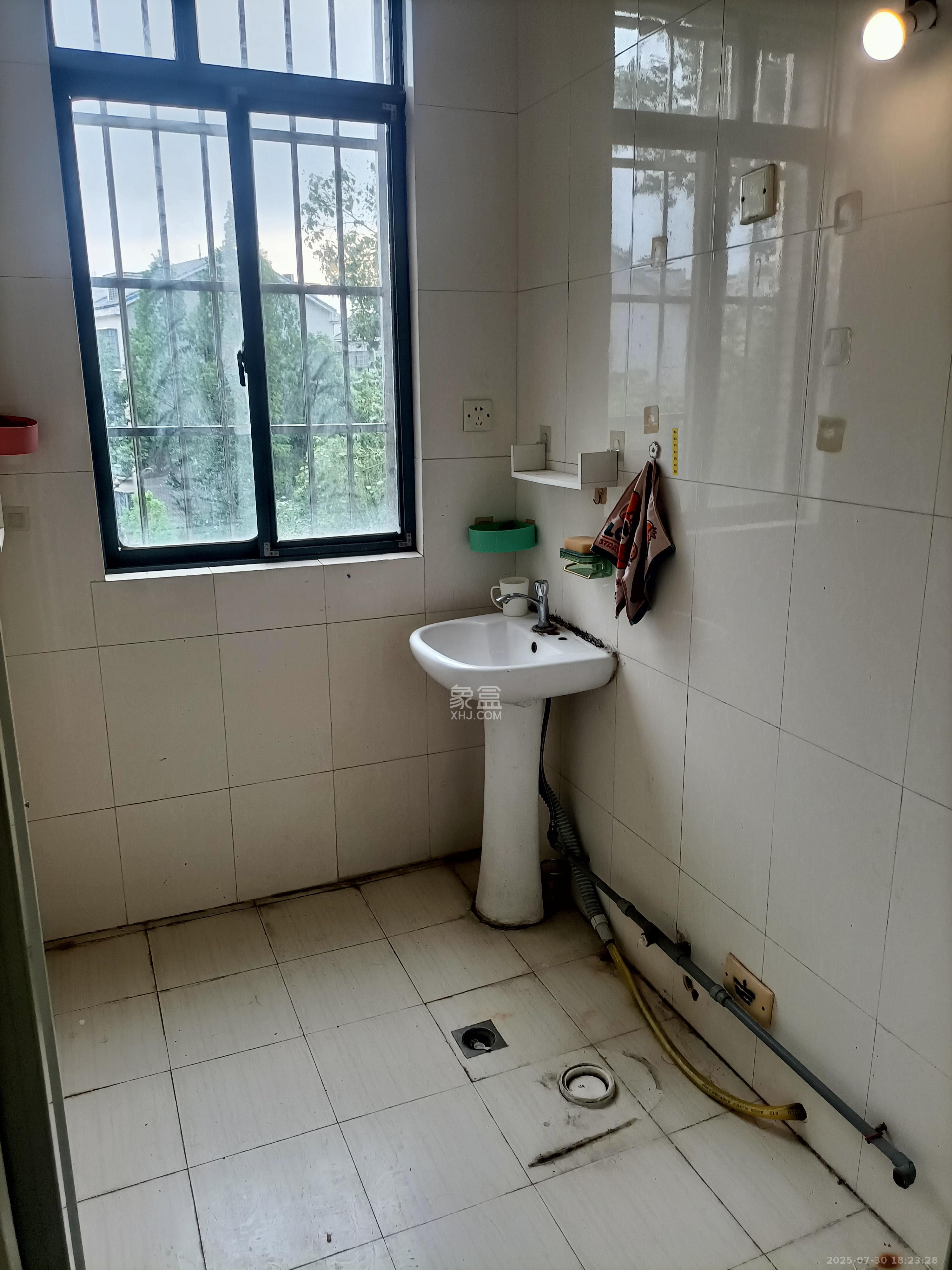 枫林绿洲  4室2厅2卫    2100.0元/月室内图