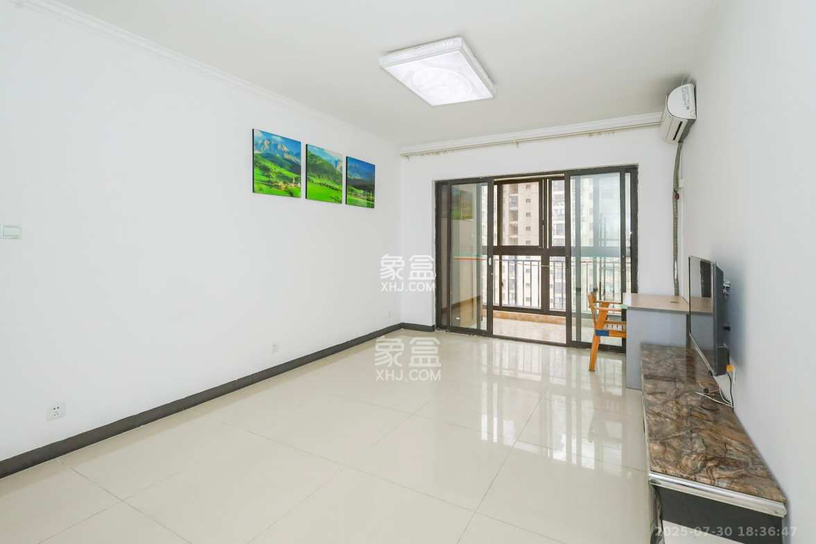 钰龙天下二期(钰龙佳园) 3室2厅2卫 248.0万 钰龙天下二期(钰龙佳园) 3室2厅2卫 248.0万客厅