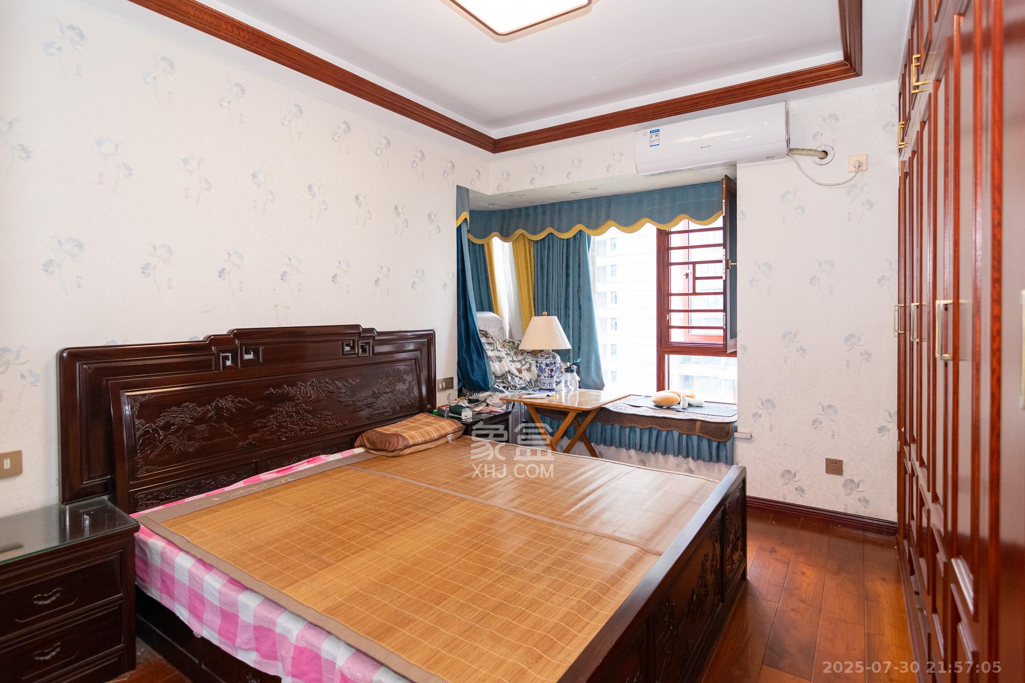 润和山水郡  4室2厅2卫    138.0万卧室