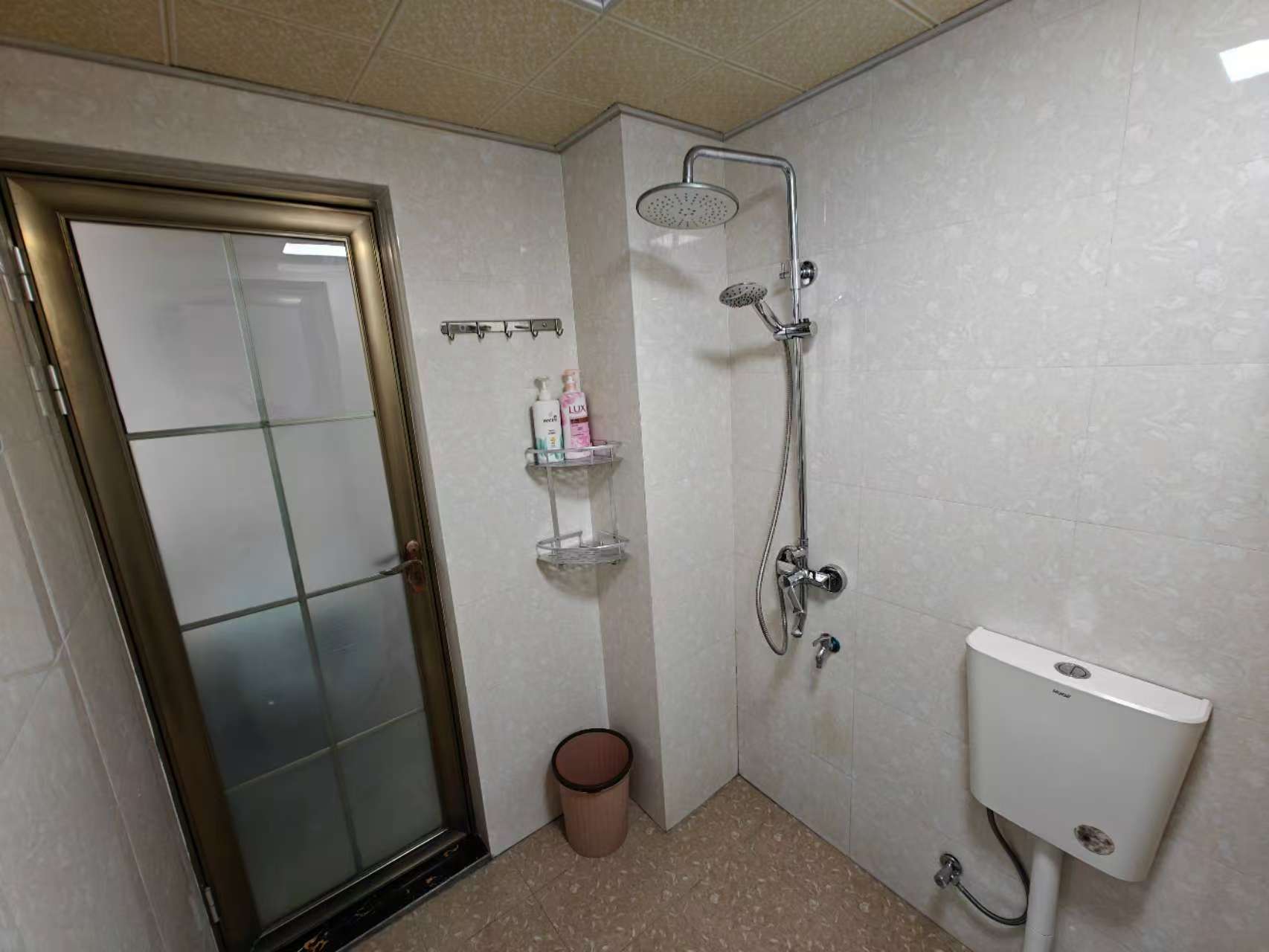 逸臣中央 3室2厅1卫 2100.0元/月 逸臣中央 3室2厅1卫 2100.0元/月室内图