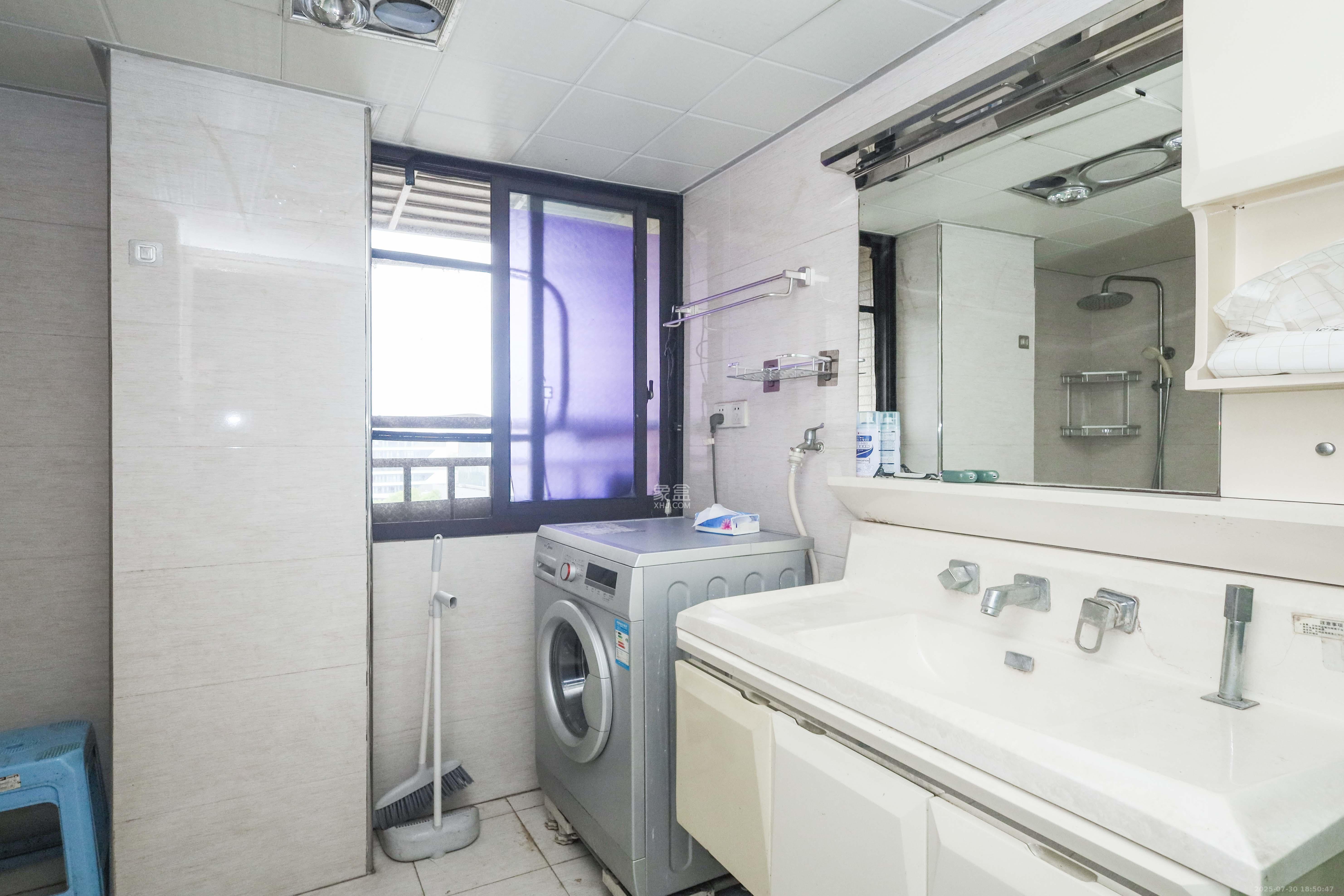 保利麓谷林语F区  3室2厅1卫    68.8万卫生间