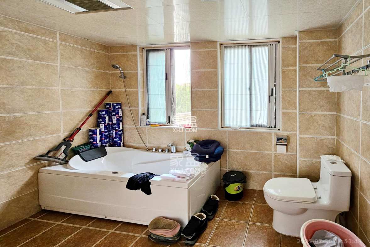 融科檀香山(融科紫檀、香山国际) 5室2厅3卫 280.0万 融科檀香山(融科紫檀、香山国际) 5室2厅3卫 280.0万卫生间