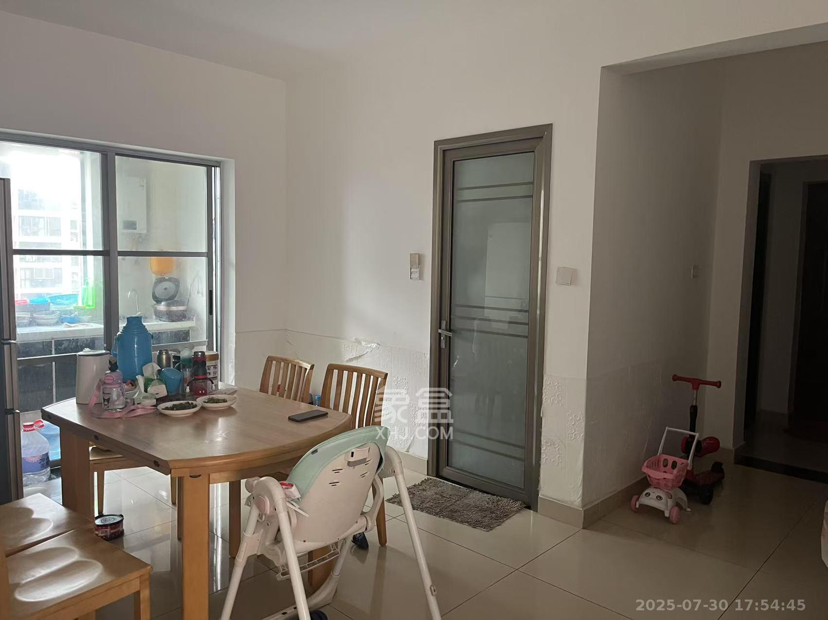 玛丽的花园(金色阳光家园)  3室2厅2卫    2000.0元/月 玛丽的花园(金色阳光家园)  3室2厅2卫    2000.0元/月室内图