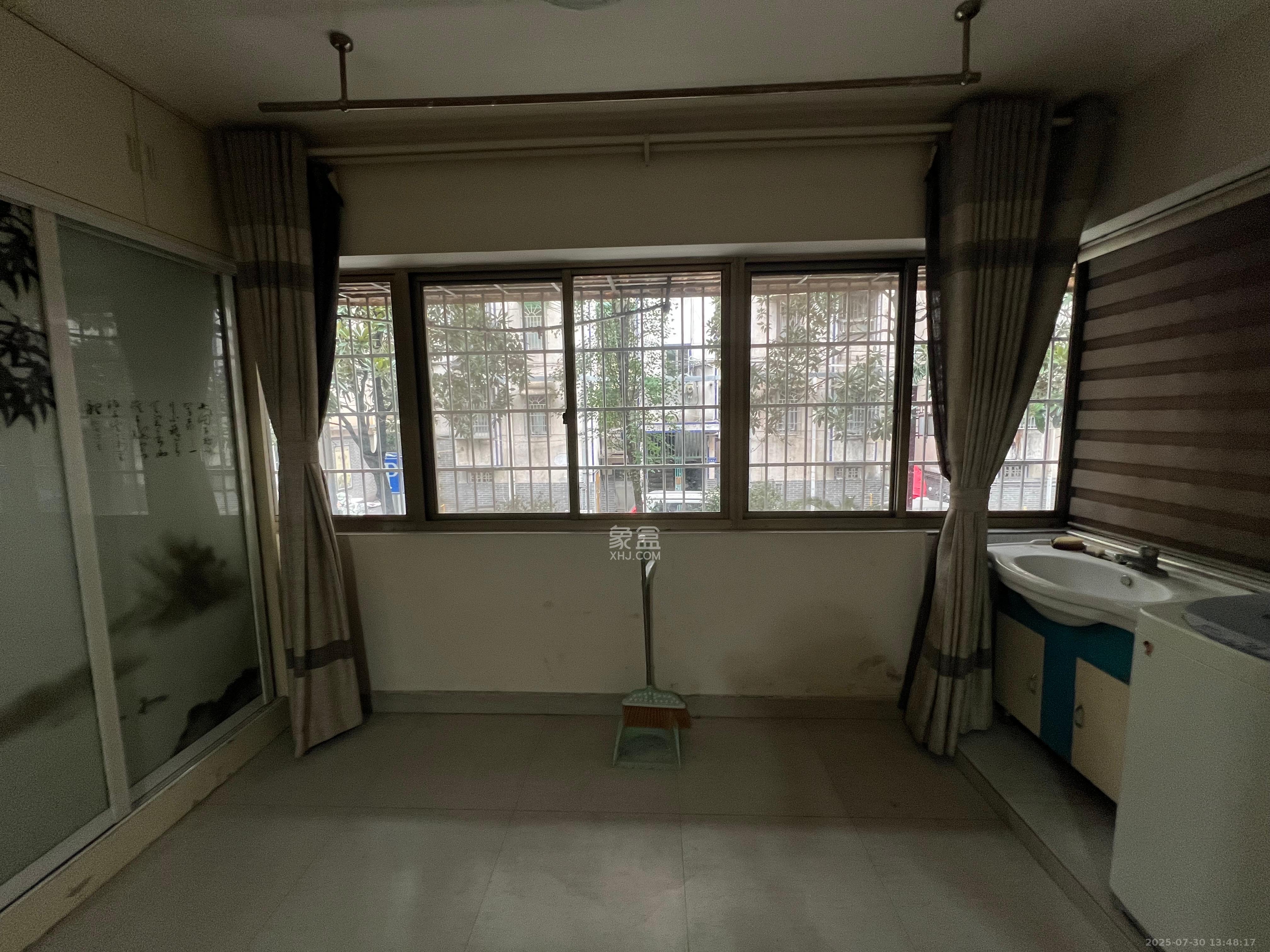 南园小区 3室2厅1卫 2400.0元/月 南园小区 3室2厅1卫 2400.0元/月室内图