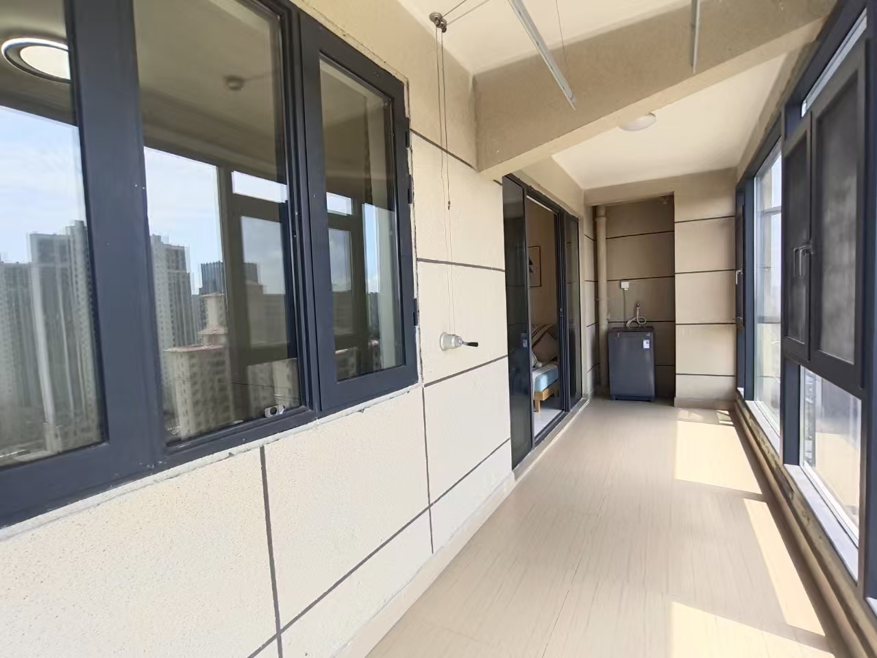 碧桂园梓山府  3室2厅2卫   2000.00元/月室内图