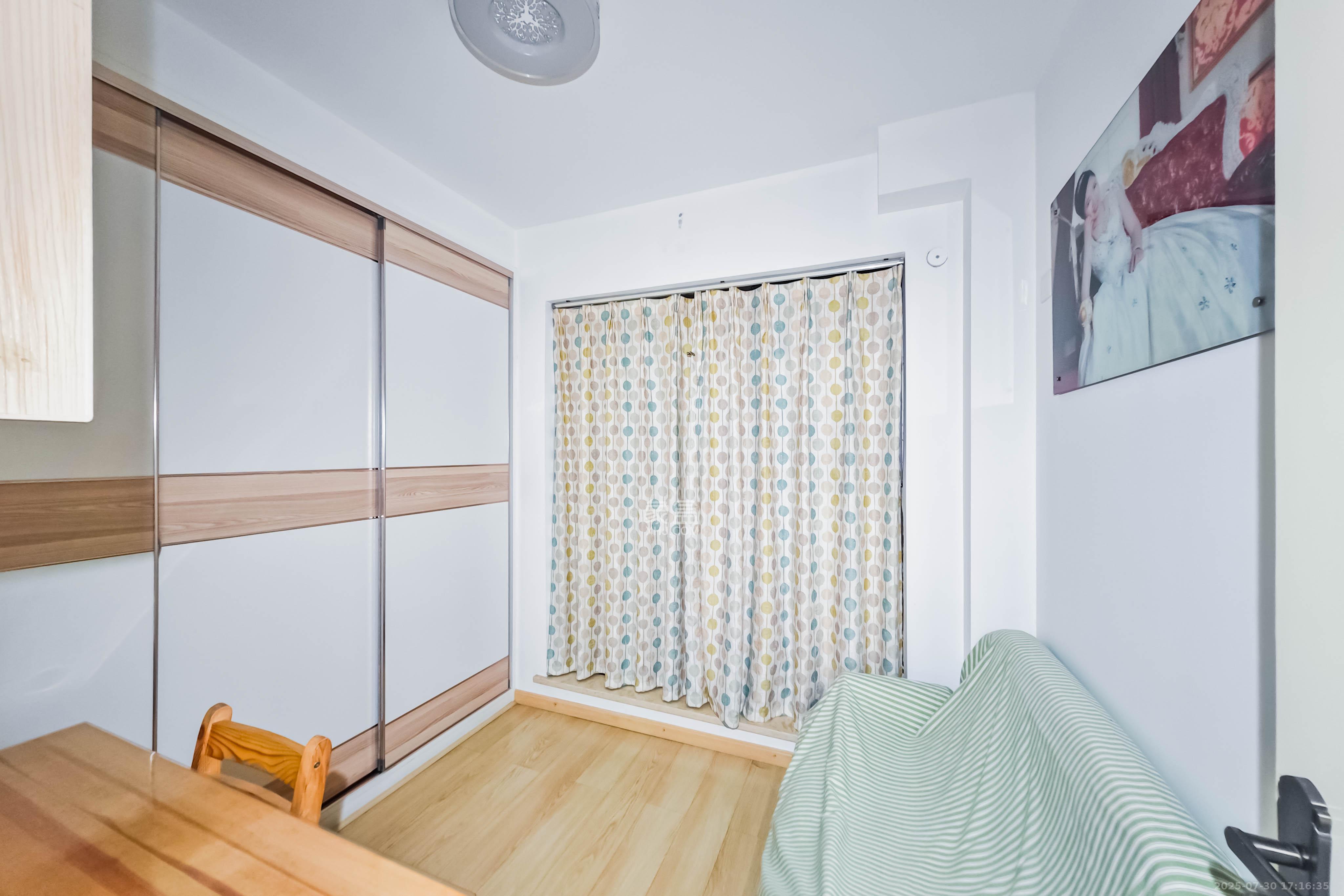 绿地之窗 3室2厅2卫 99.0万 绿地之窗 3室2厅2卫 99.0万卧室