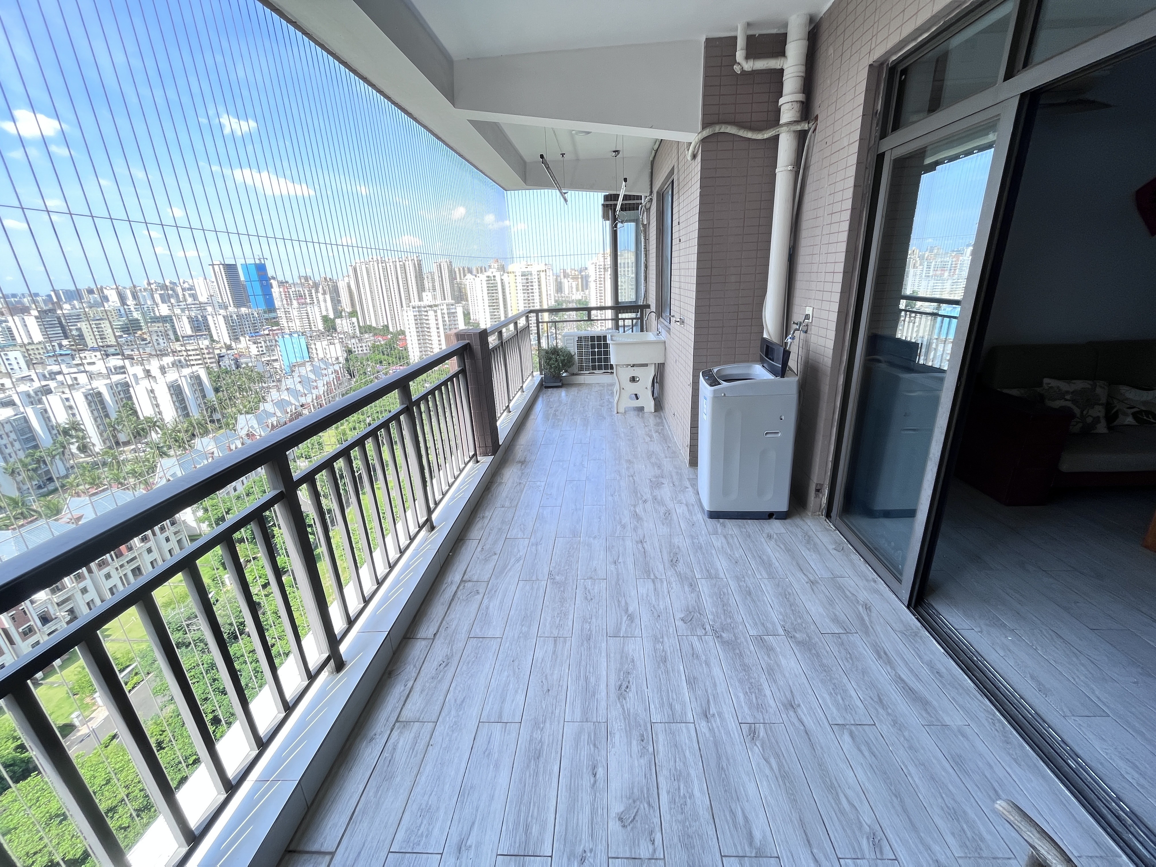 国贸城市花园 3室2厅2卫 193.0万 国贸城市花园 3室2厅2卫 193.0万客厅