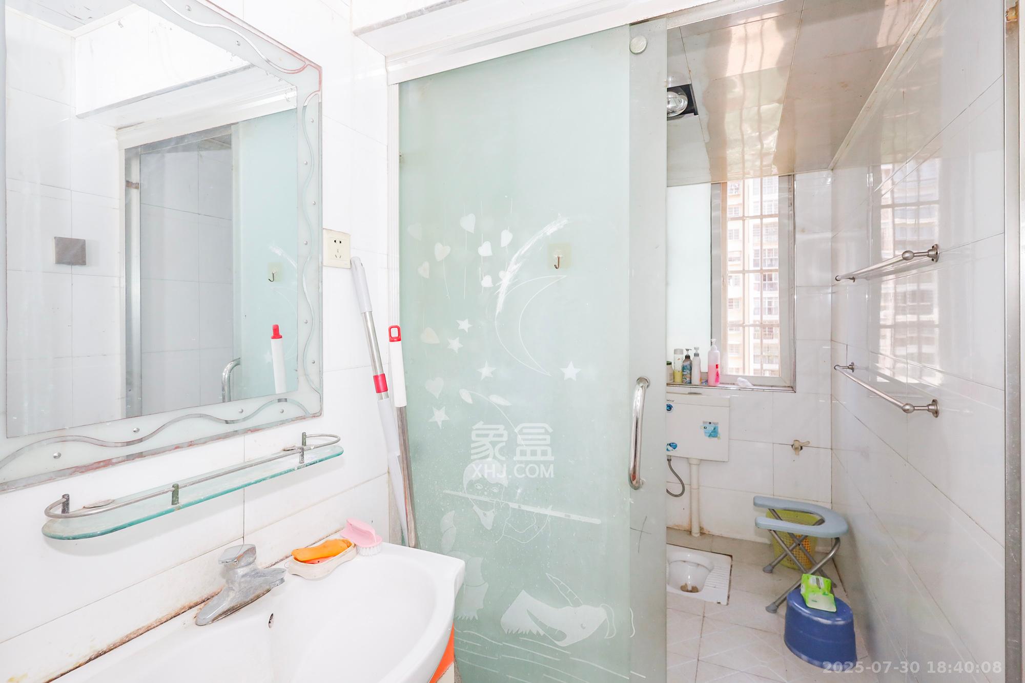 谷山庭院一期 3室2厅1卫 69.8万 谷山庭院一期 3室2厅1卫 69.8万卫生间