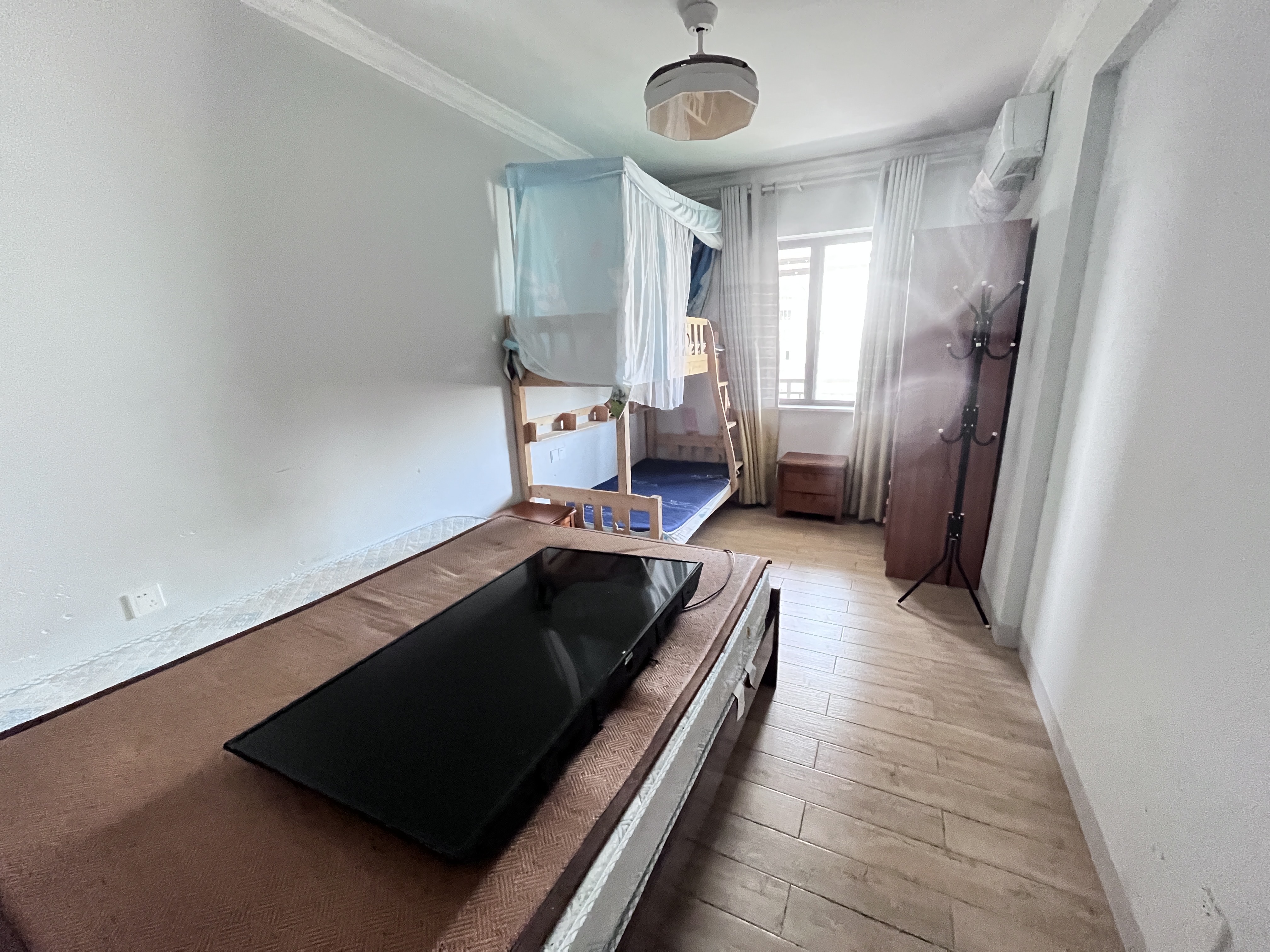 国贸城市花园 3室2厅2卫 193.0万 国贸城市花园 3室2厅2卫 193.0万客厅