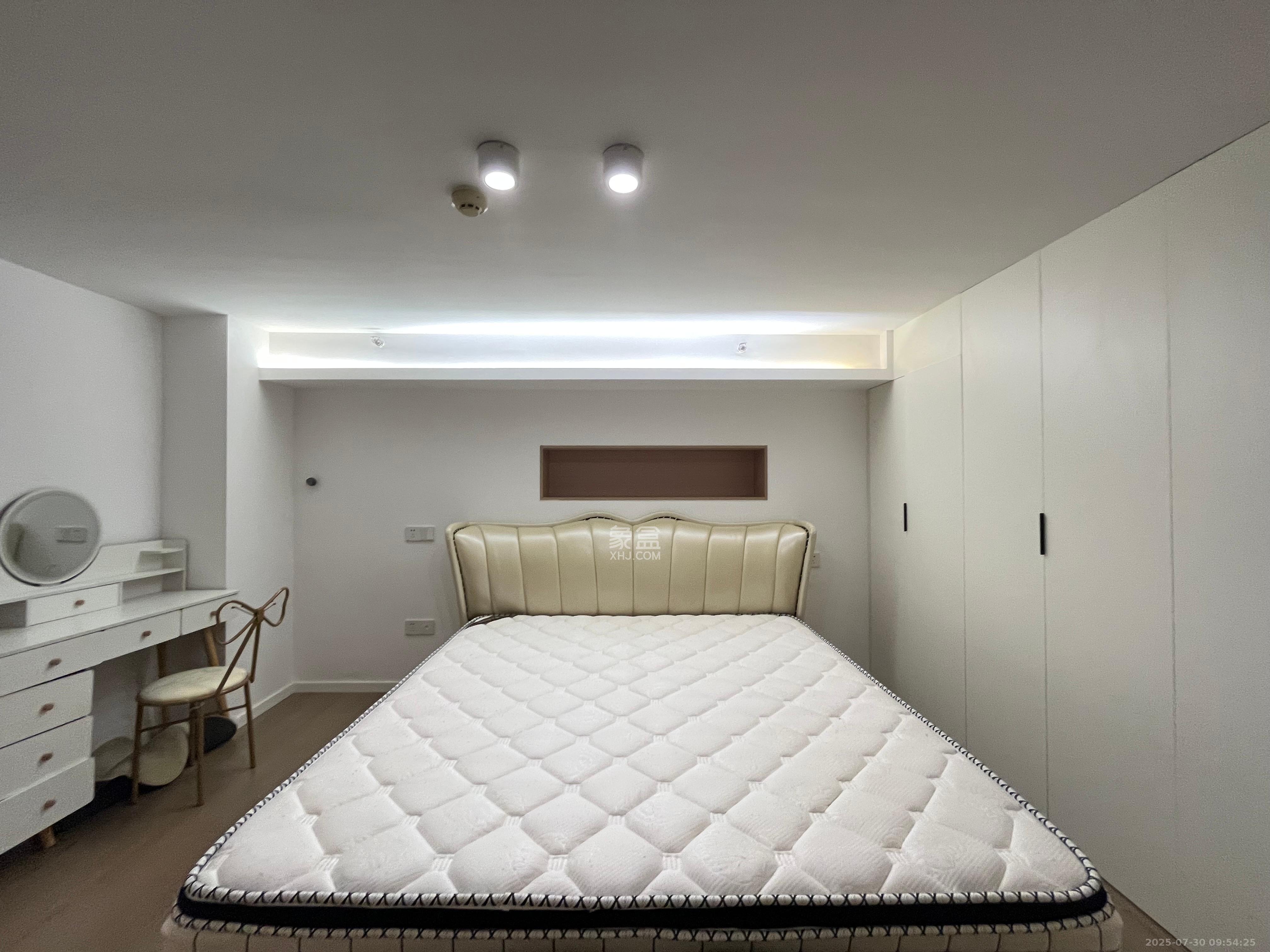 东盈商业广场（华泉城市广场）  1室1厅1卫   3300.00元/月室内图