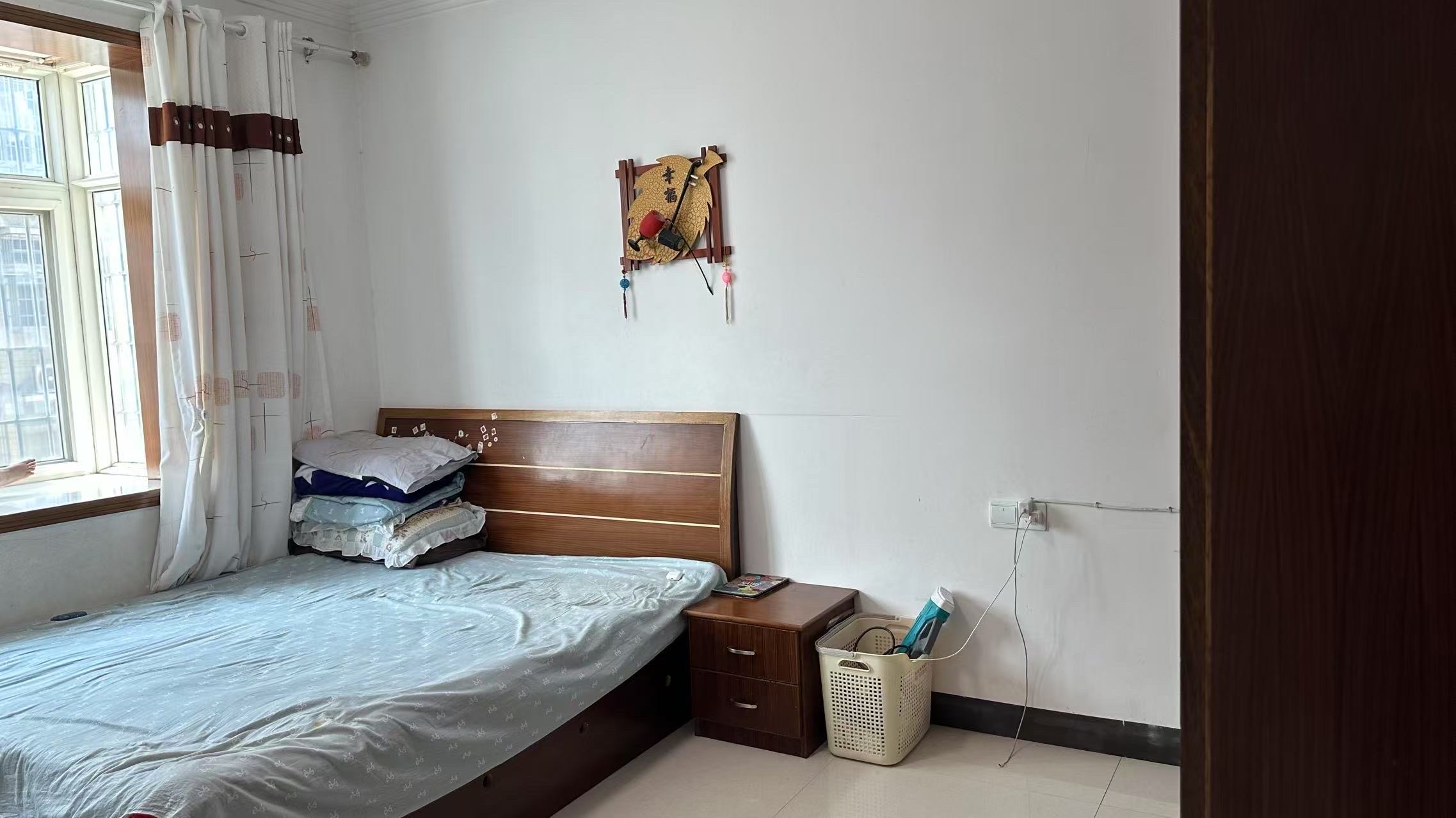 宏泰阳光家园  3室2厅2卫    1000.0元/月室内图