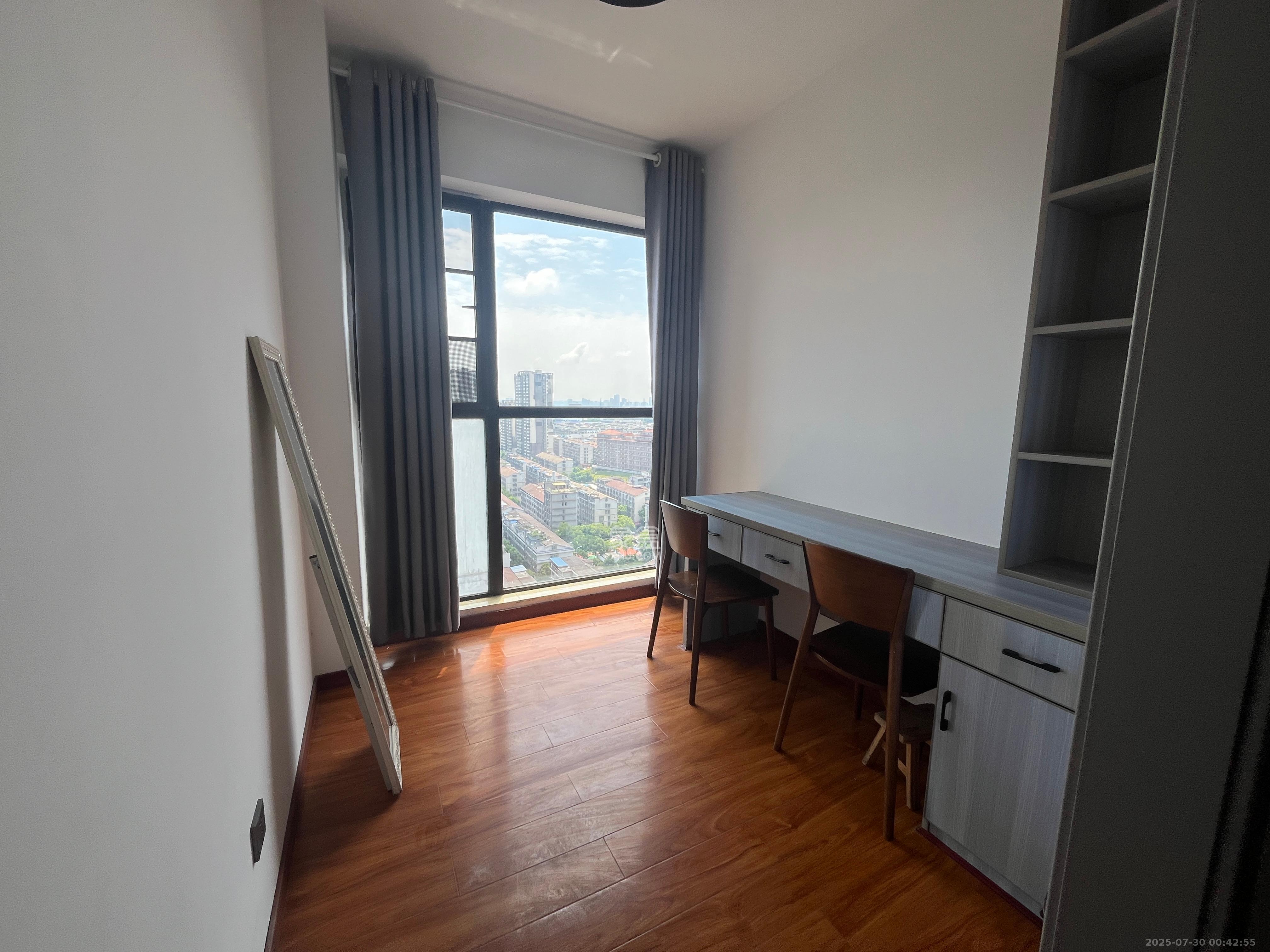 三景华御  3室2厅1卫    1900.0元/月室内图