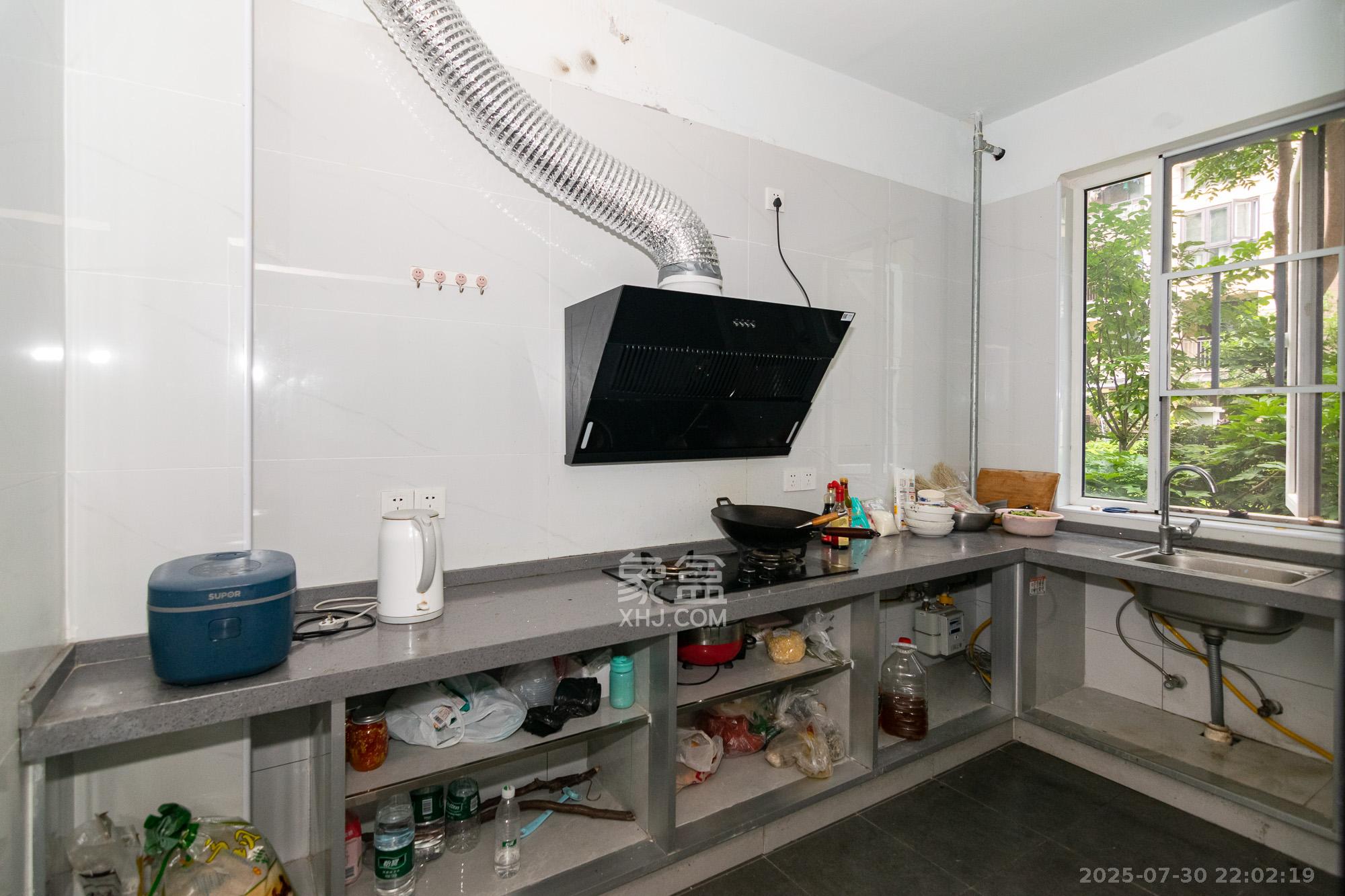 金地三千府(金地湖山樾、金地自在城) 3室2厅2卫 85.0万 金地三千府(金地湖山樾、金地自在城) 3室2厅2卫 85.0万厨房