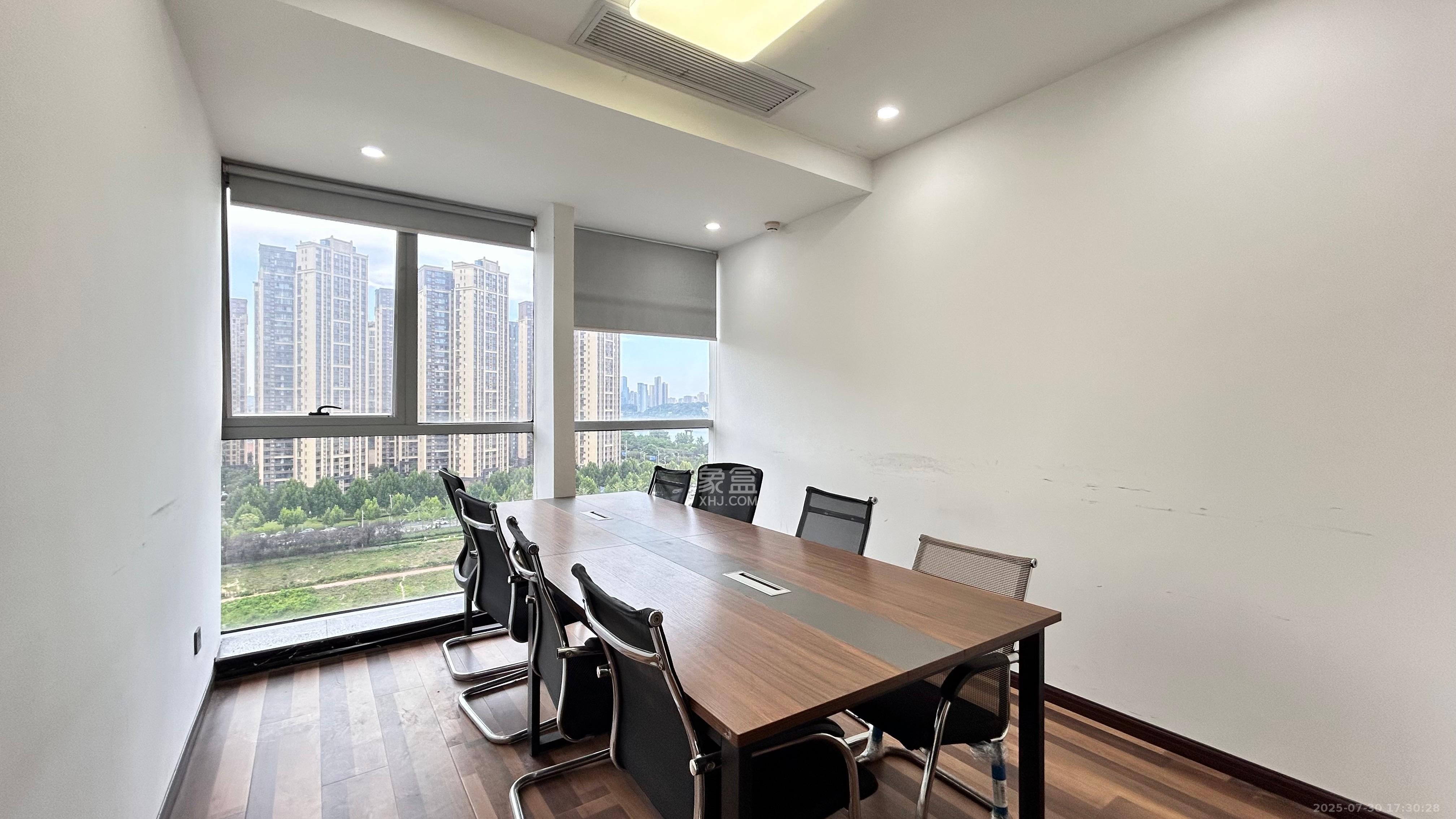 奥克斯滨仕花园(奥克斯洋湖广场/奥克斯中心)  3室2厅1卫    1100.0元/月 奥克斯滨仕花园(奥克斯洋湖广场/奥克斯中心)  3室2厅1卫    1100.0元/月室内图