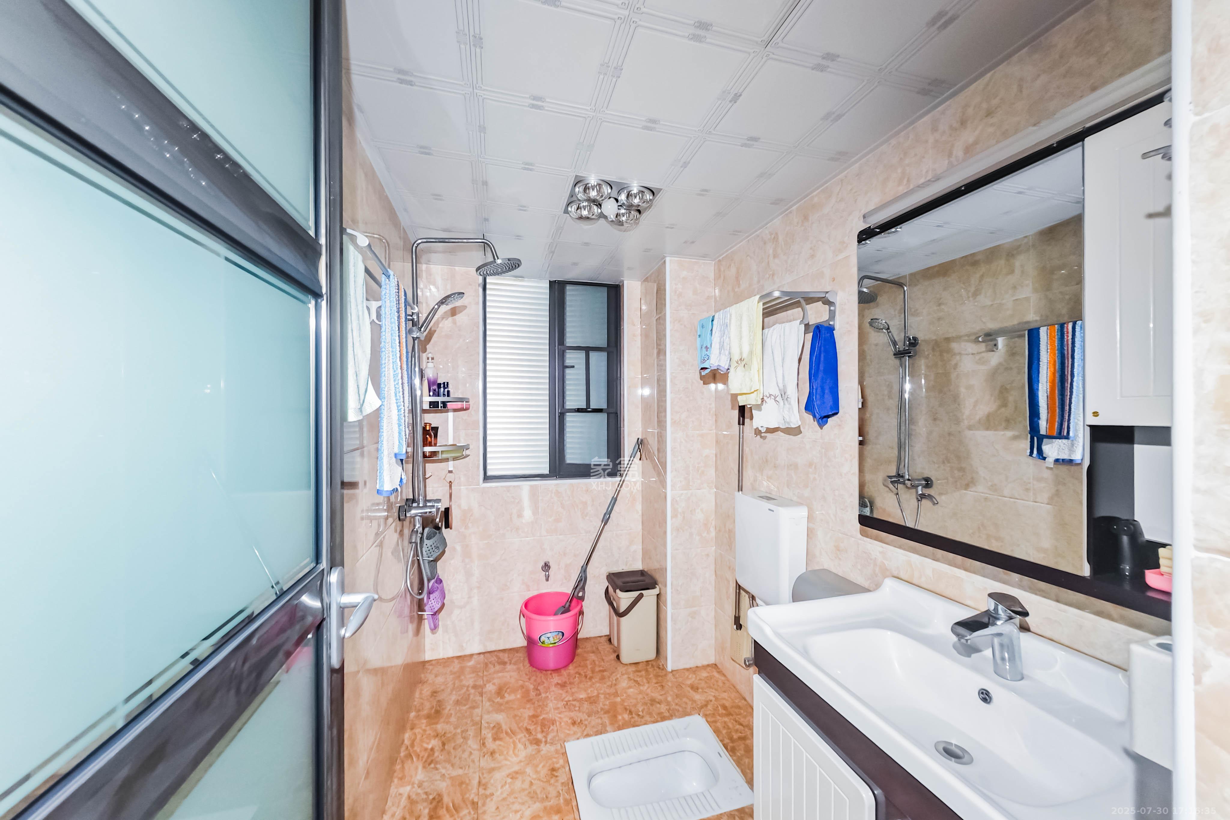 绿地之窗 3室2厅2卫 99.0万 绿地之窗 3室2厅2卫 99.0万卫生间