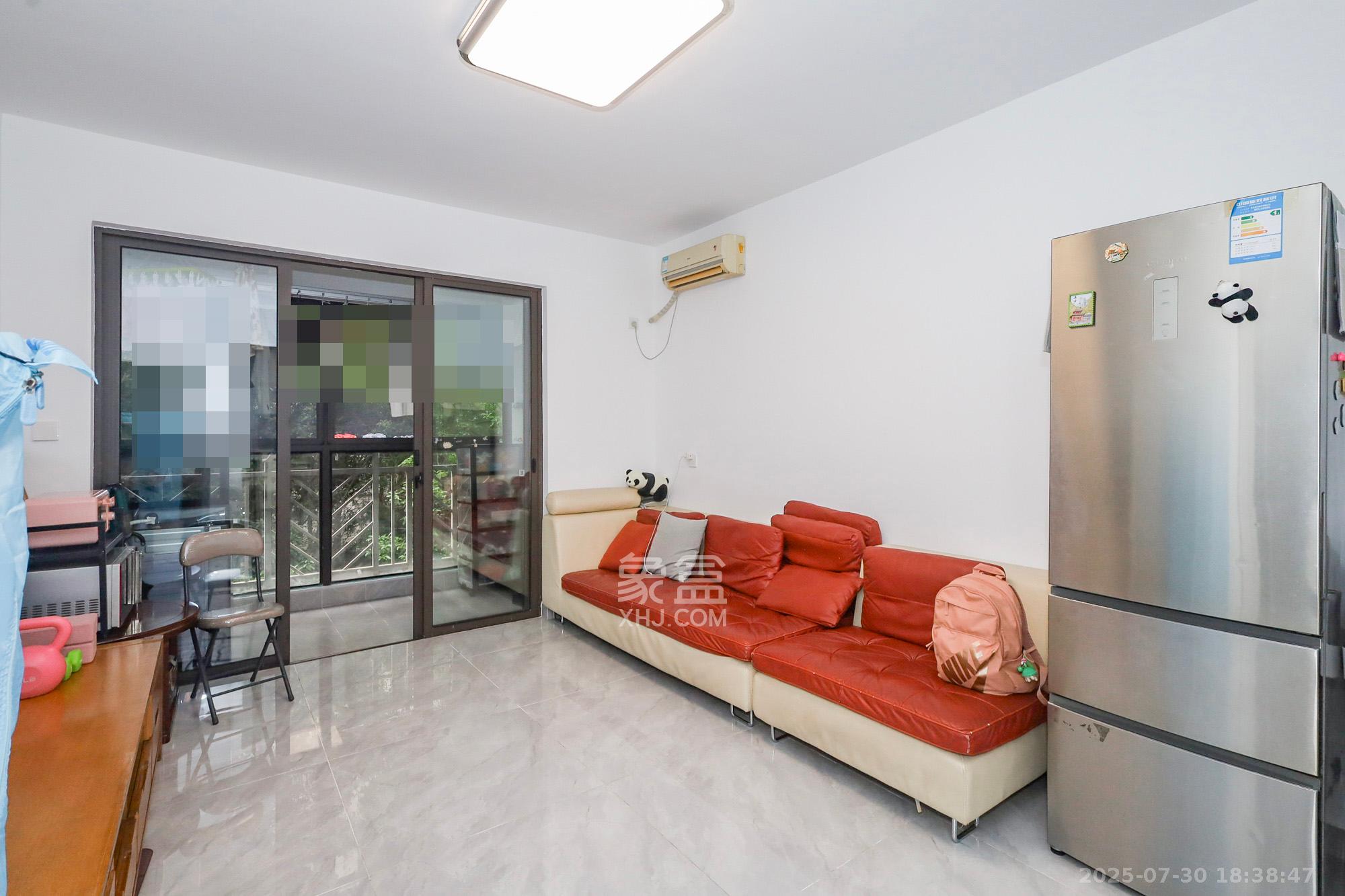 旭辉藏郡(藏郡、旭湘华府)  3室2厅1卫    240.0万 旭辉藏郡(藏郡、旭湘华府)  3室2厅1卫    240.0万客厅