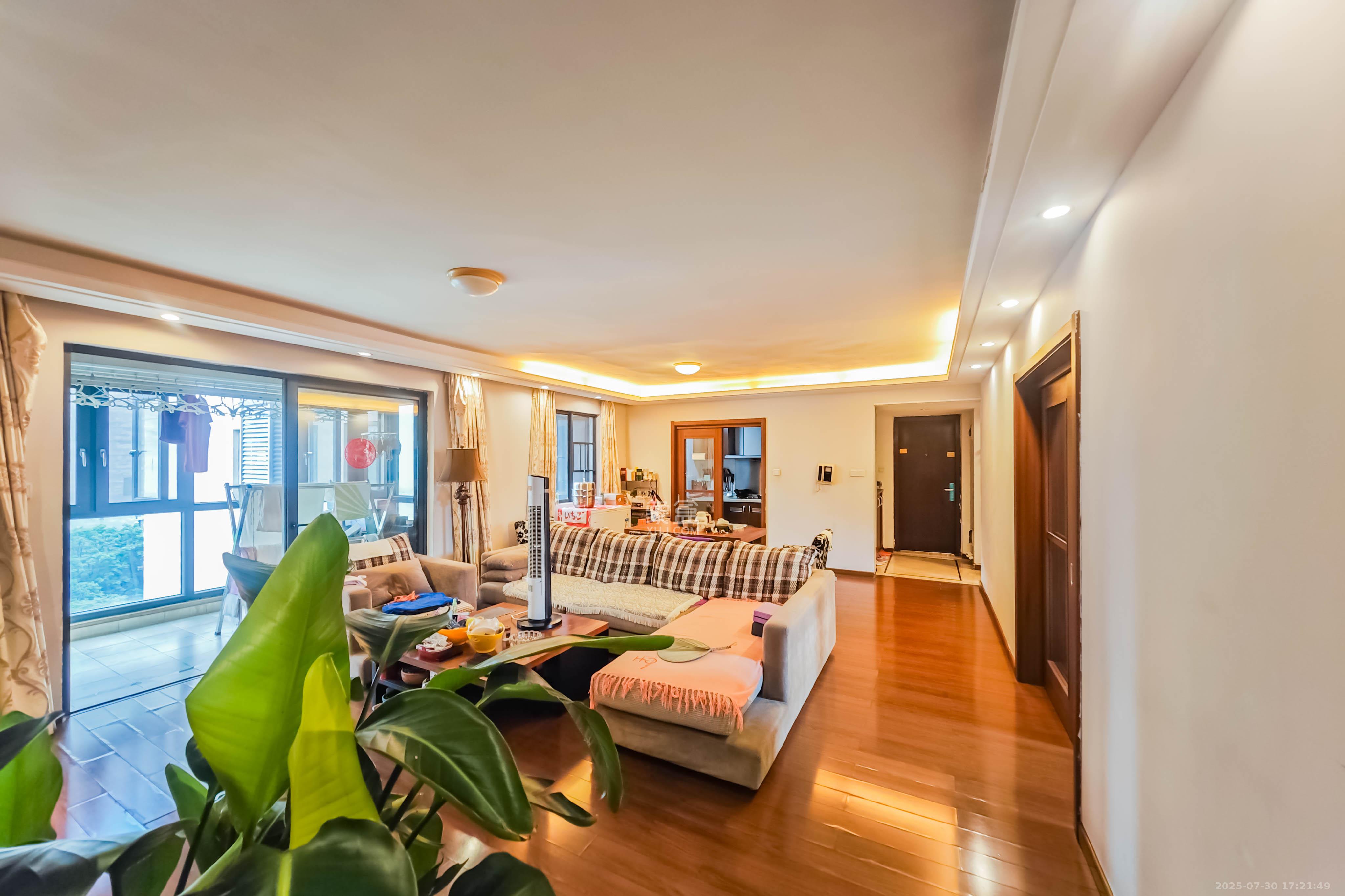 万科金域华府一期 1室2厅1卫 148.0万 万科金域华府一期 1室2厅1卫 148.0万客厅