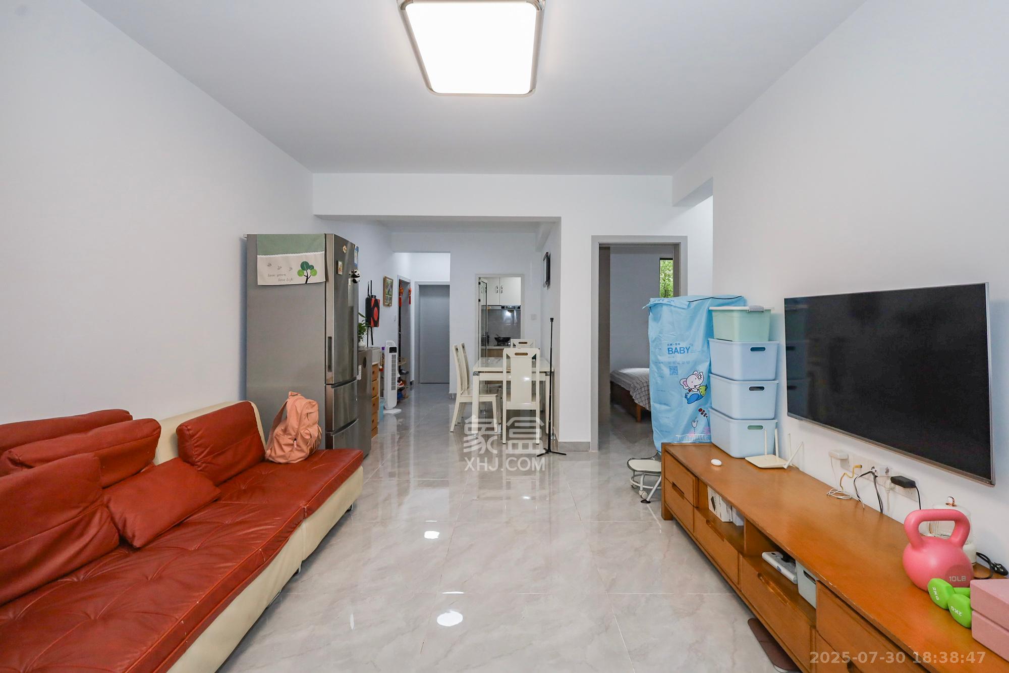 旭辉藏郡(藏郡、旭湘华府)  3室2厅1卫    240.0万 旭辉藏郡(藏郡、旭湘华府)  3室2厅1卫    240.0万客厅