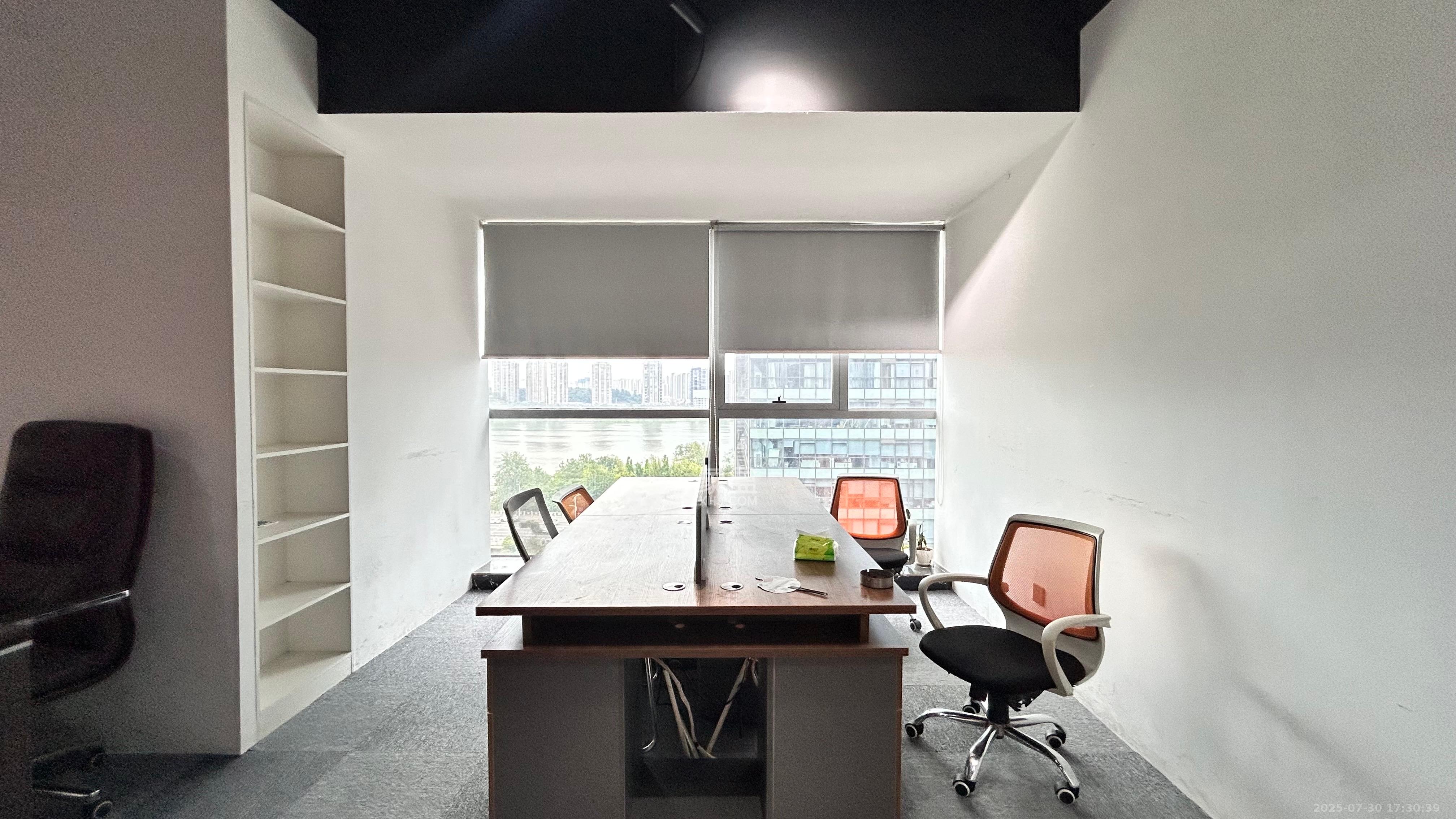 奥克斯滨仕花园(奥克斯洋湖广场/奥克斯中心)  3室2厅1卫    1100.0元/月 奥克斯滨仕花园(奥克斯洋湖广场/奥克斯中心)  3室2厅1卫    1100.0元/月室内图