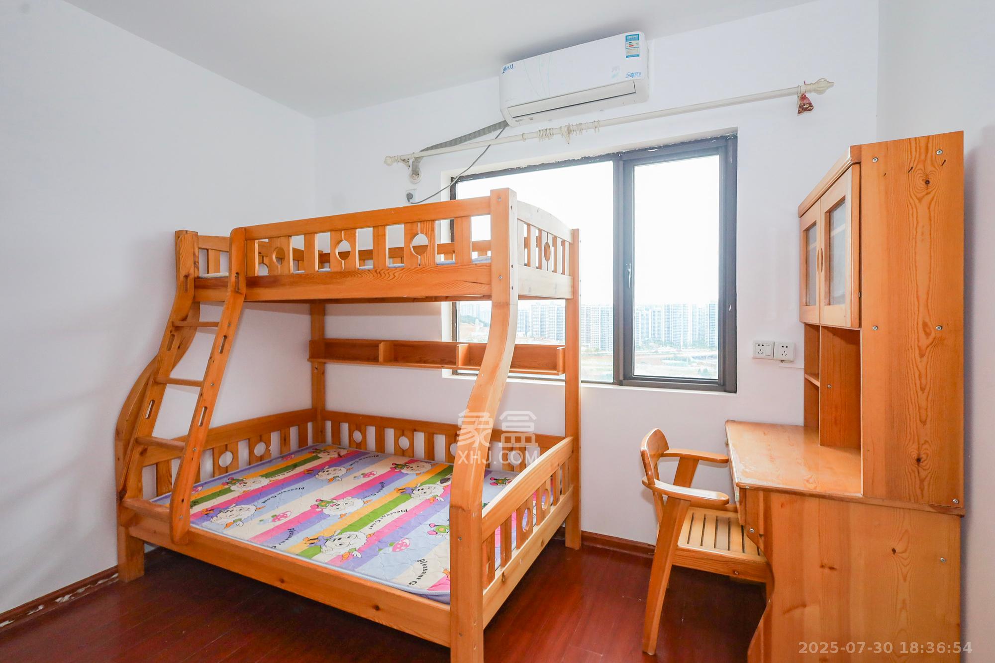 钰龙天下二期(钰龙佳园) 3室2厅2卫 248.0万 钰龙天下二期(钰龙佳园) 3室2厅2卫 248.0万卧室