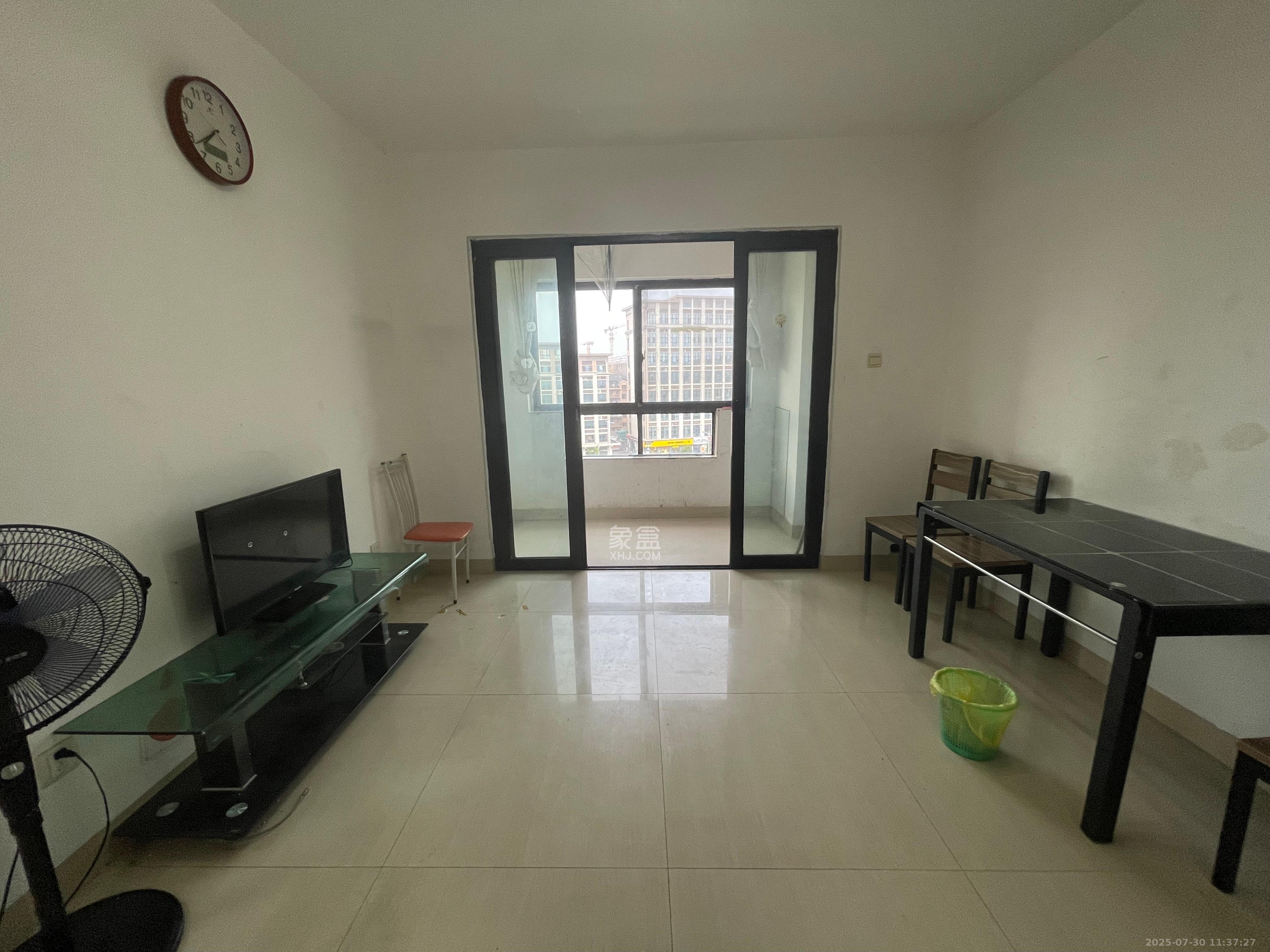 中信凯旋蓝岸(中信新城三期) 3室1厅1卫 2000.0元/月 中信凯旋蓝岸(中信新城三期) 3室1厅1卫 2000.0元/月室内图