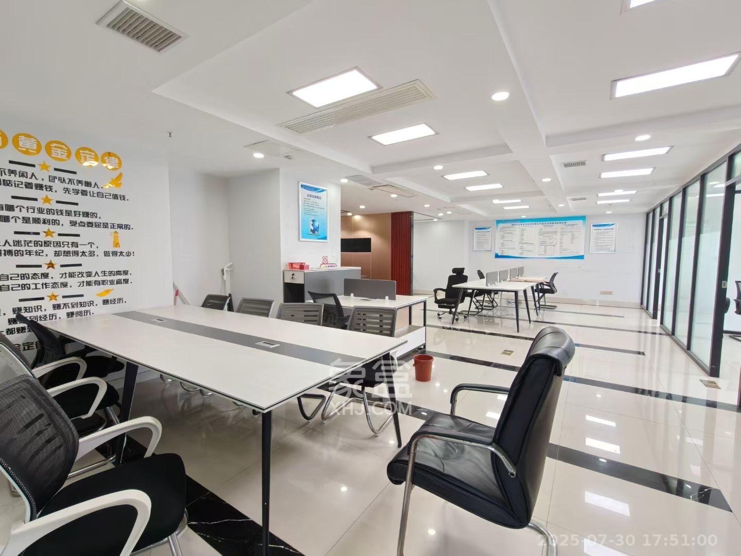 开源鑫贸大楼   242.0㎡      5200.0元/月室内图