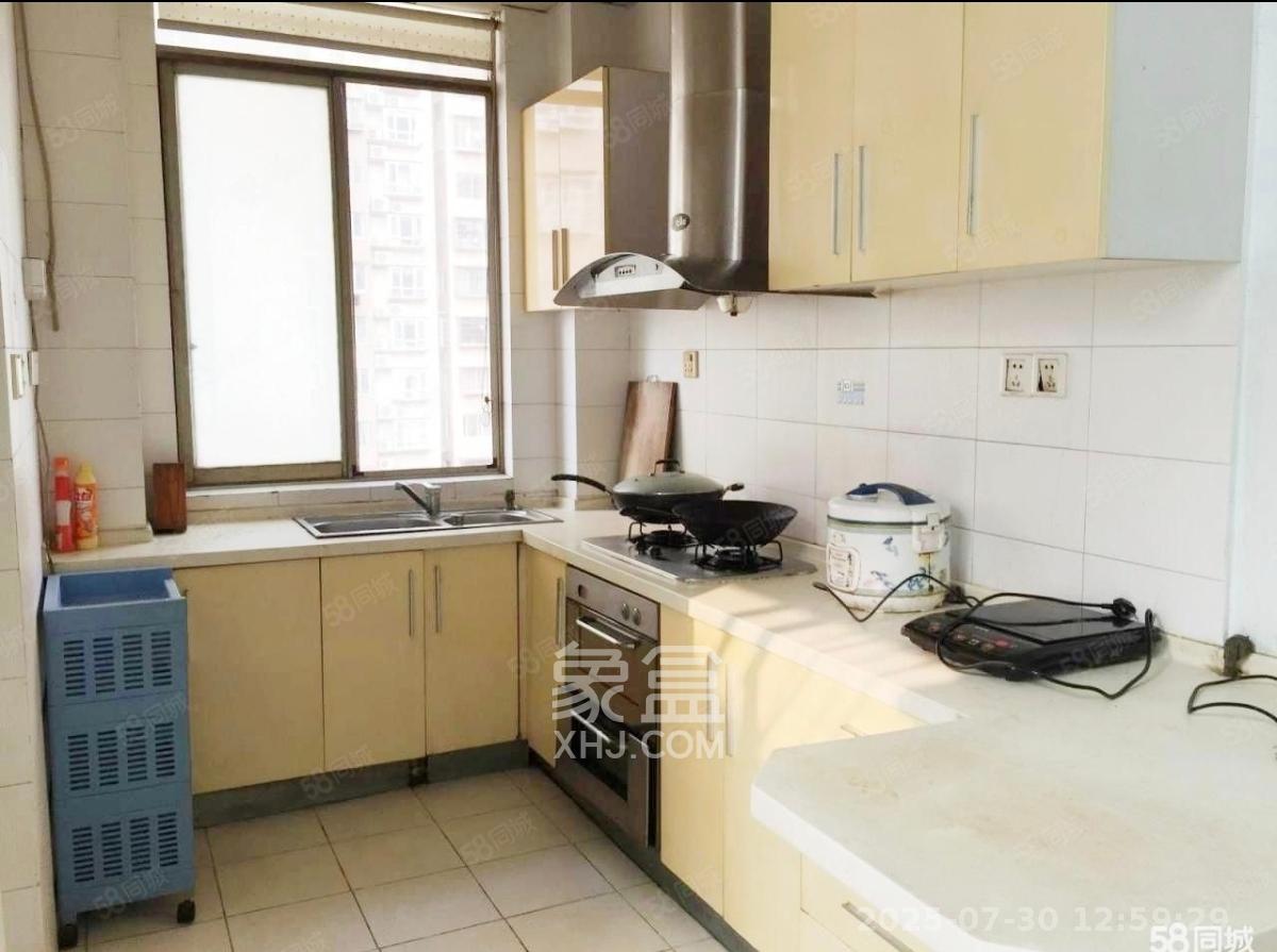 三和家园  4室2厅2卫    2400.0元/月室内图