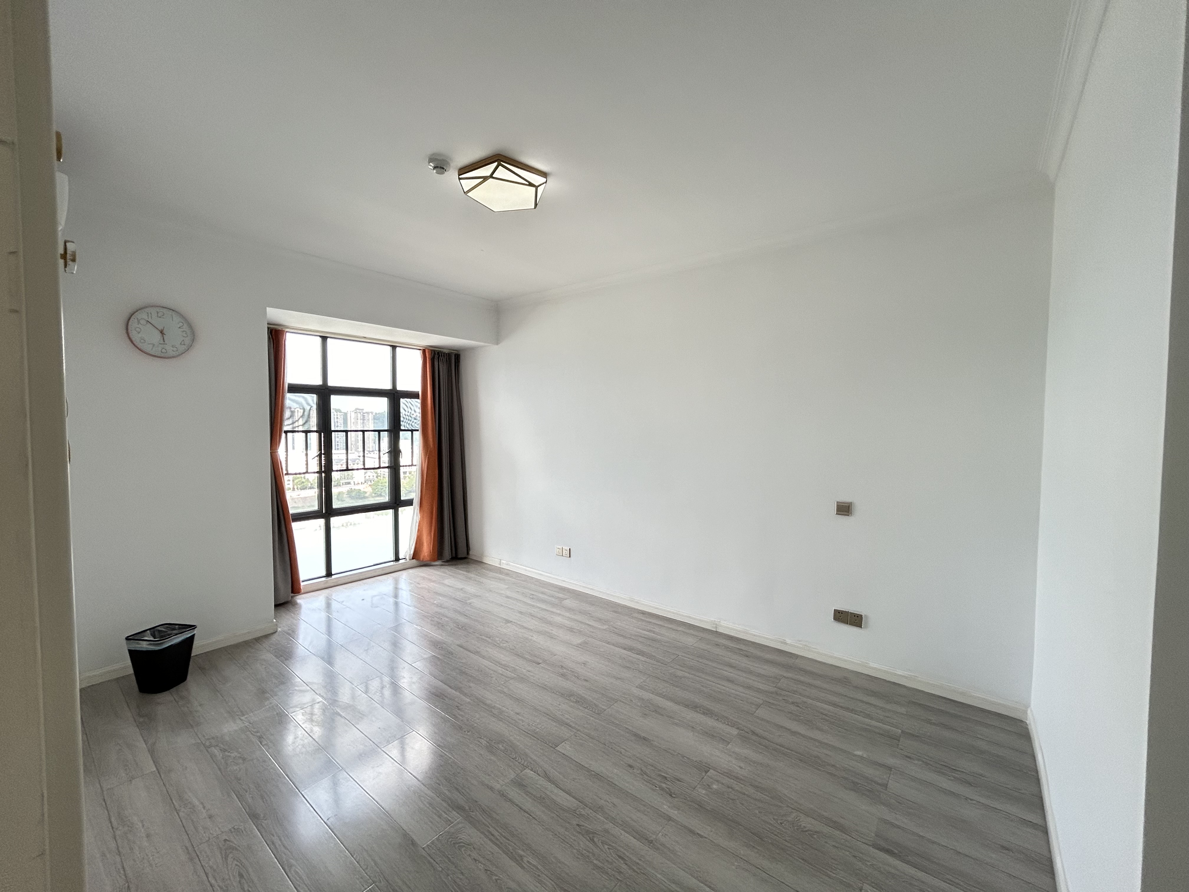 南门口安置小区一期 3室2厅2卫 2500.0元/月 南门口安置小区一期 3室2厅2卫 2500.0元/月室内图