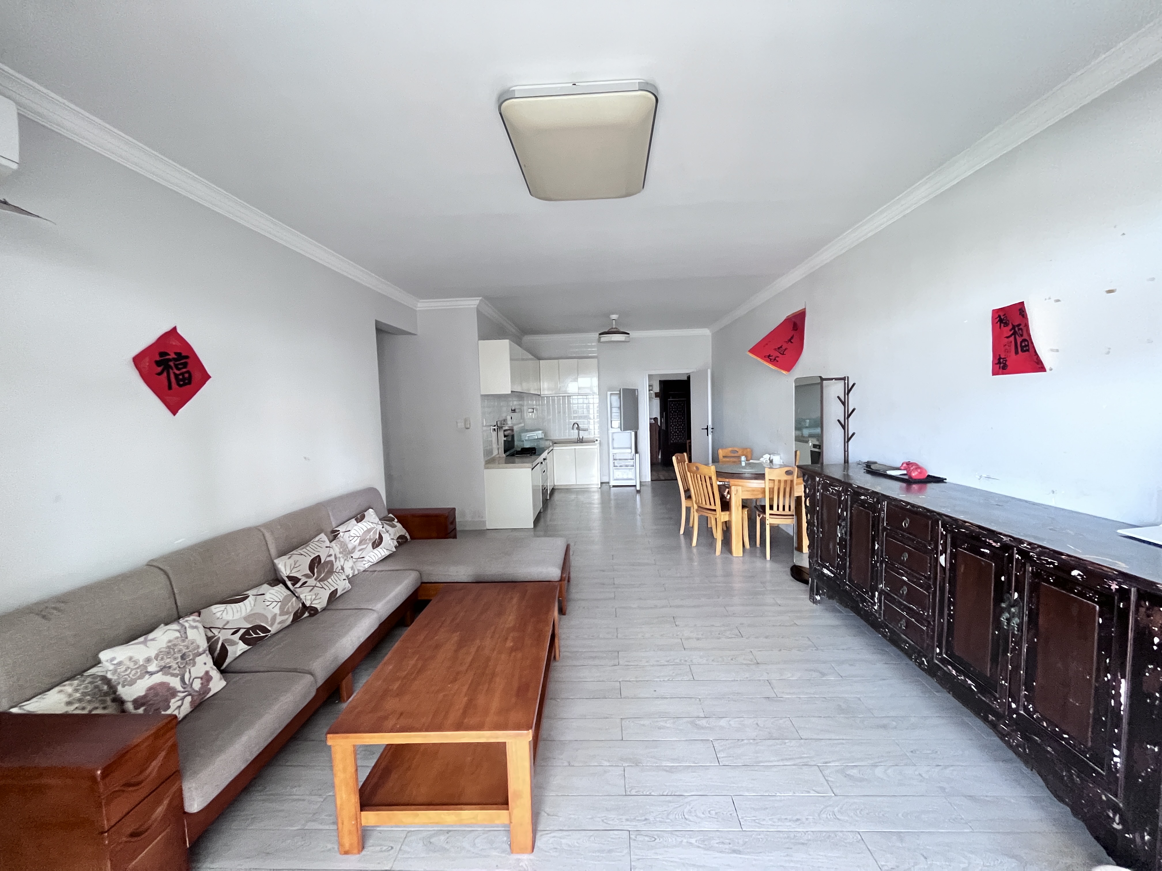 国贸城市花园 3室2厅2卫 193.0万 国贸城市花园 3室2厅2卫 193.0万客厅