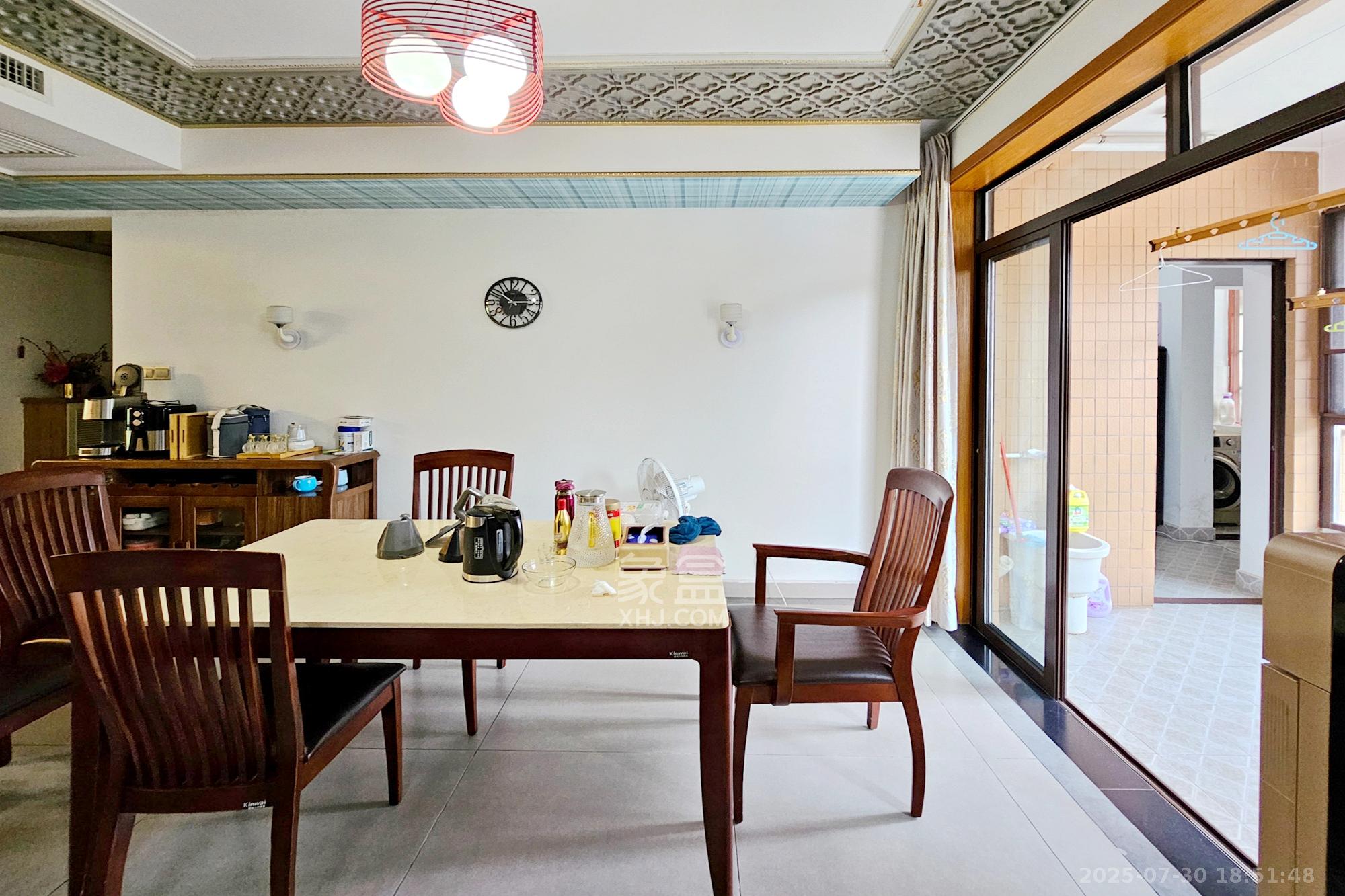 融科檀香山(融科紫檀、香山国际) 5室2厅3卫 280.0万 融科檀香山(融科紫檀、香山国际) 5室2厅3卫 280.0万客厅