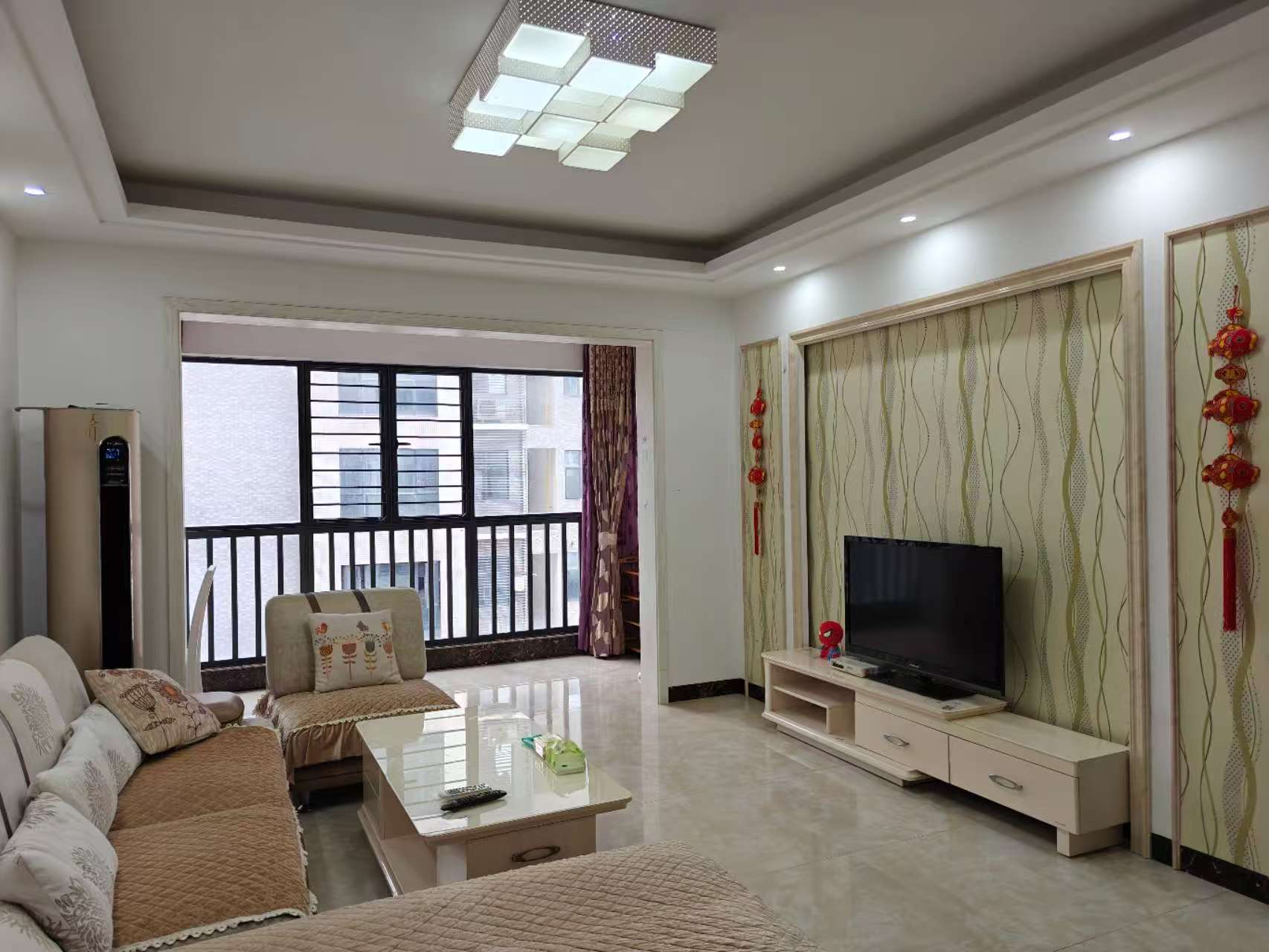 逸臣中央 3室2厅1卫 2100.0元/月 逸臣中央 3室2厅1卫 2100.0元/月室内图