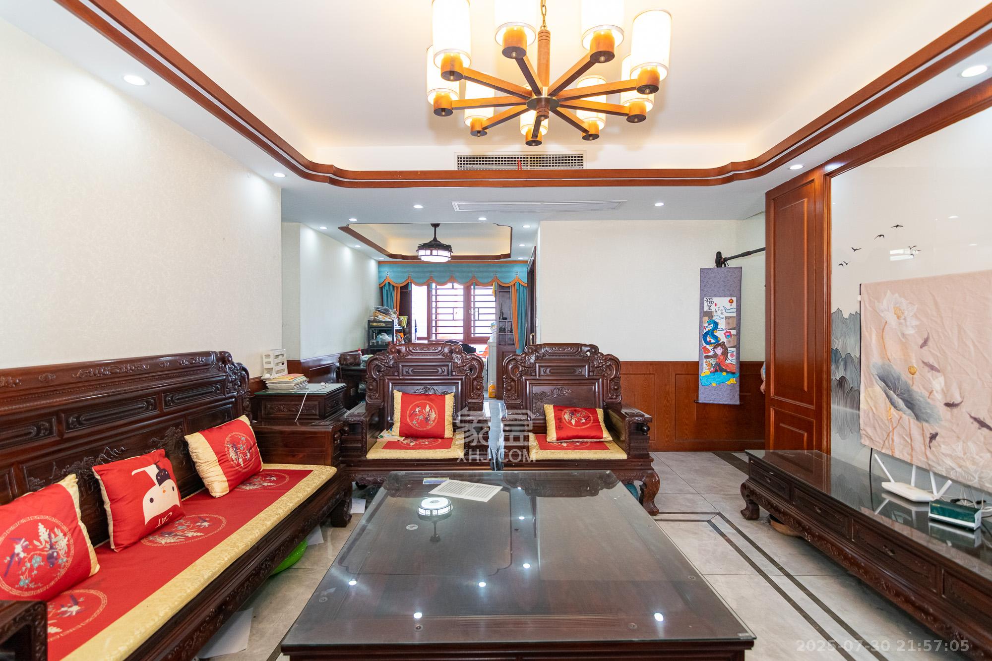 润和山水郡 4室2厅2卫 138.0万 润和山水郡 4室2厅2卫 138.0万客厅