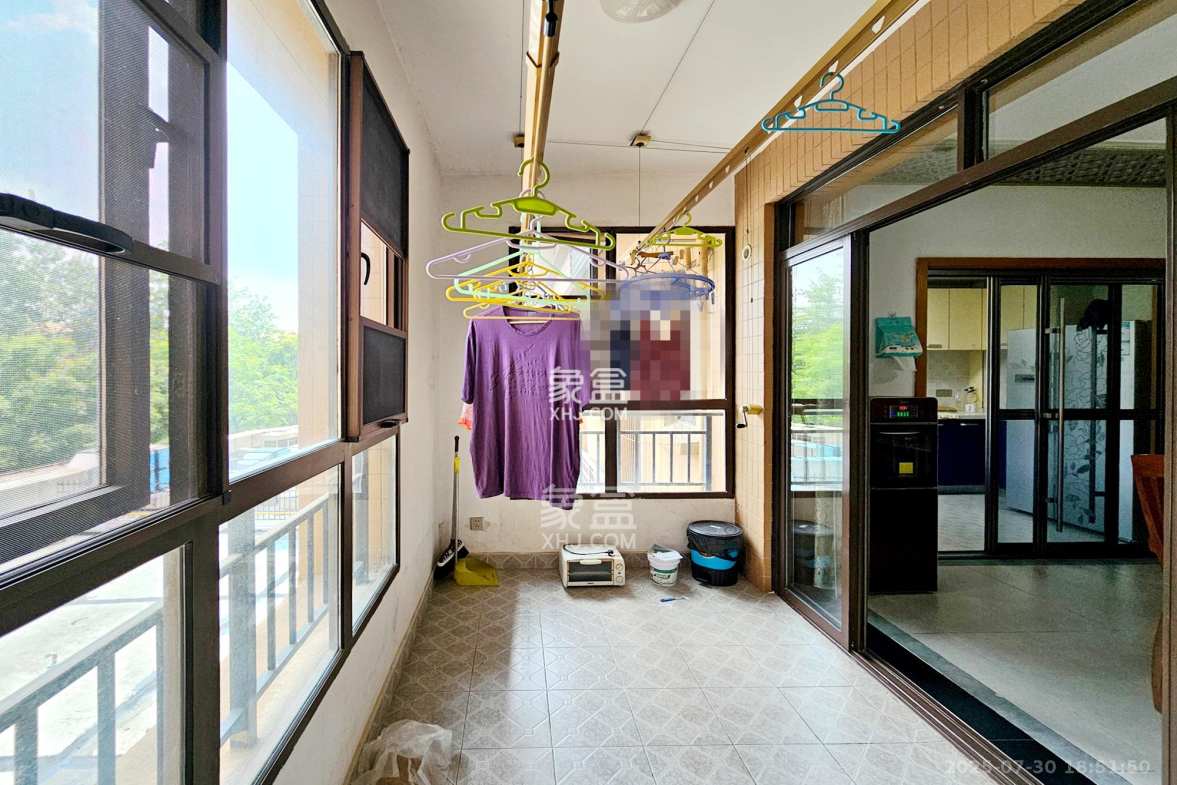 融科檀香山(融科紫檀、香山国际) 5室2厅3卫 280.0万 融科檀香山(融科紫檀、香山国际) 5室2厅3卫 280.0万阳台