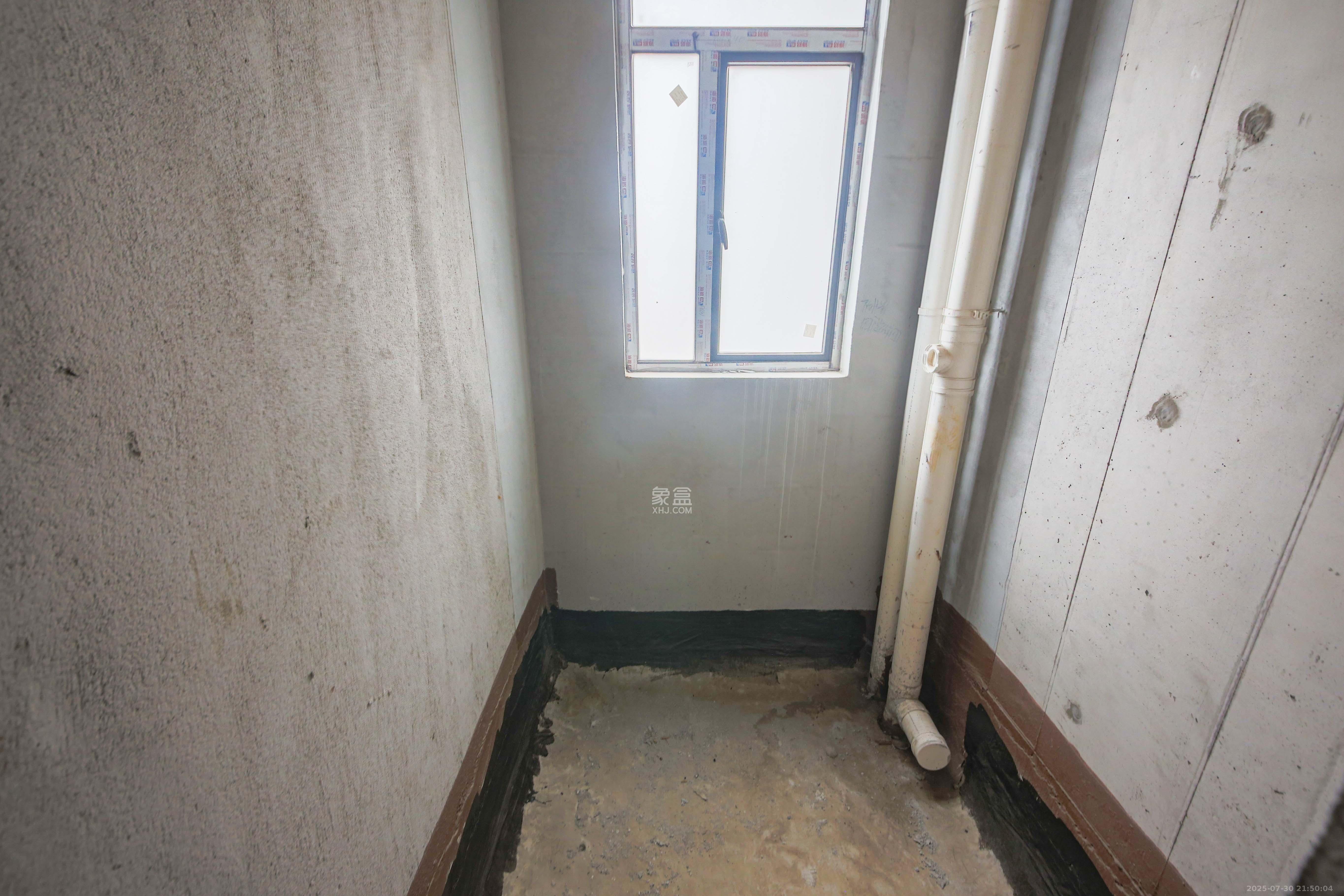 友谊青苑  5室2厅2卫    295.0万 友谊青苑  5室2厅2卫    295.0万卫生间