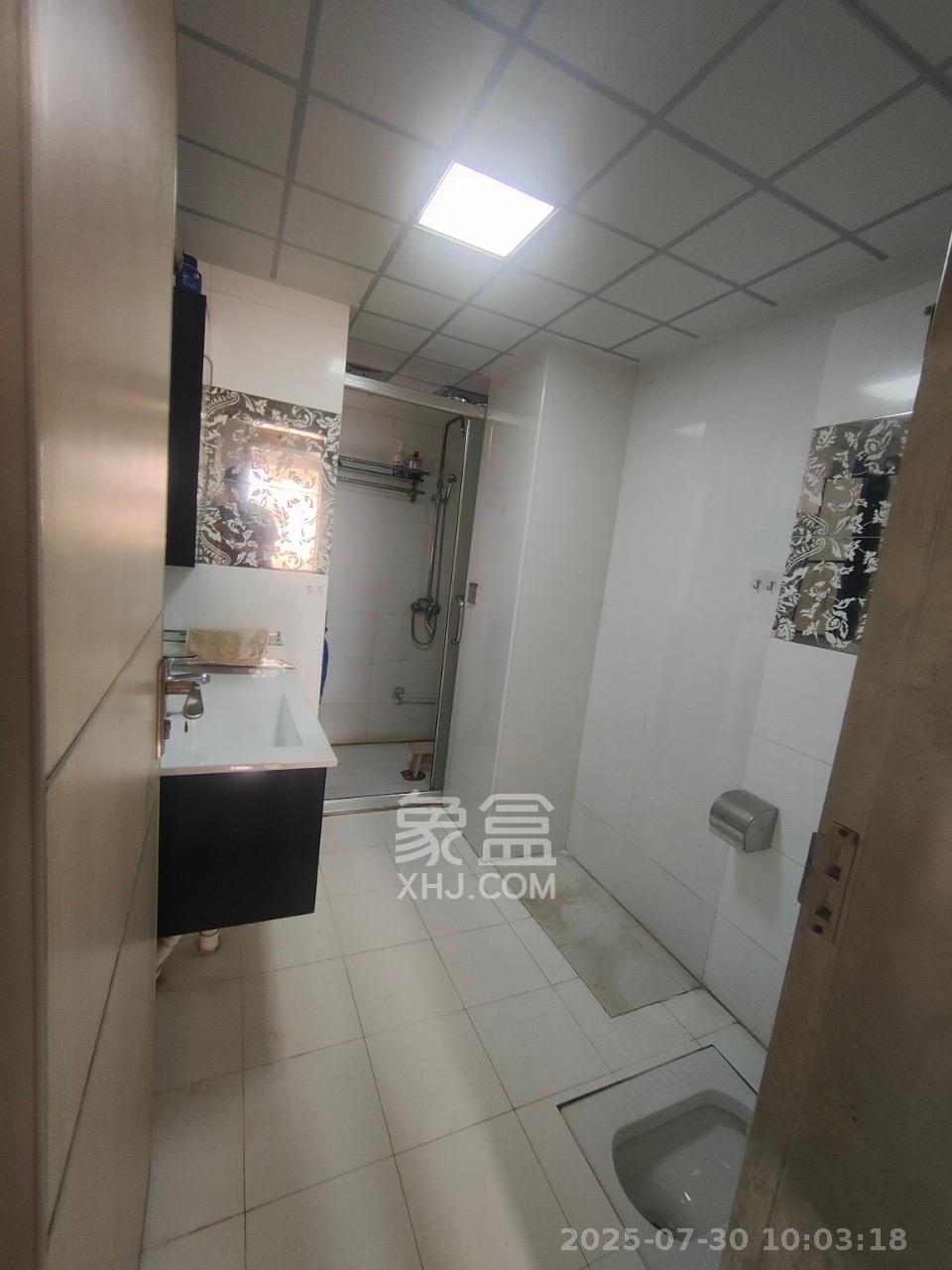 山水华景  3室2厅1卫   2500.00元/月室内图