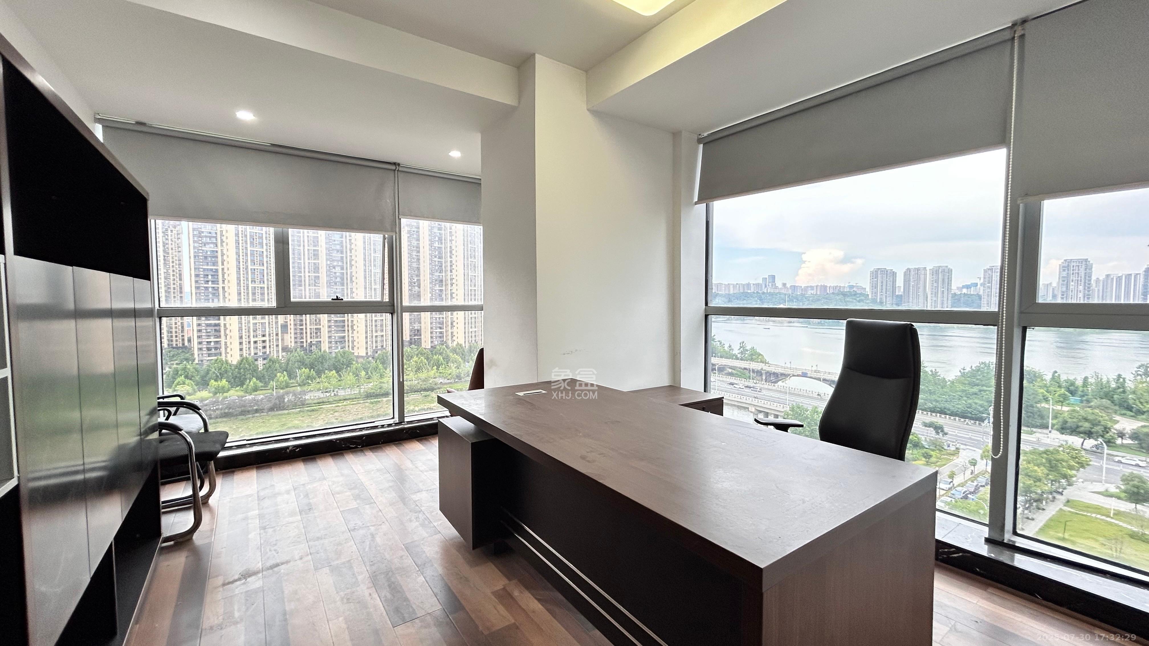 奥克斯滨仕花园(奥克斯洋湖广场/奥克斯中心) 3室2厅1卫 11000.0元/月 奥克斯滨仕花园(奥克斯洋湖广场/奥克斯中心) 3室2厅1卫 11000.0元/月室内图