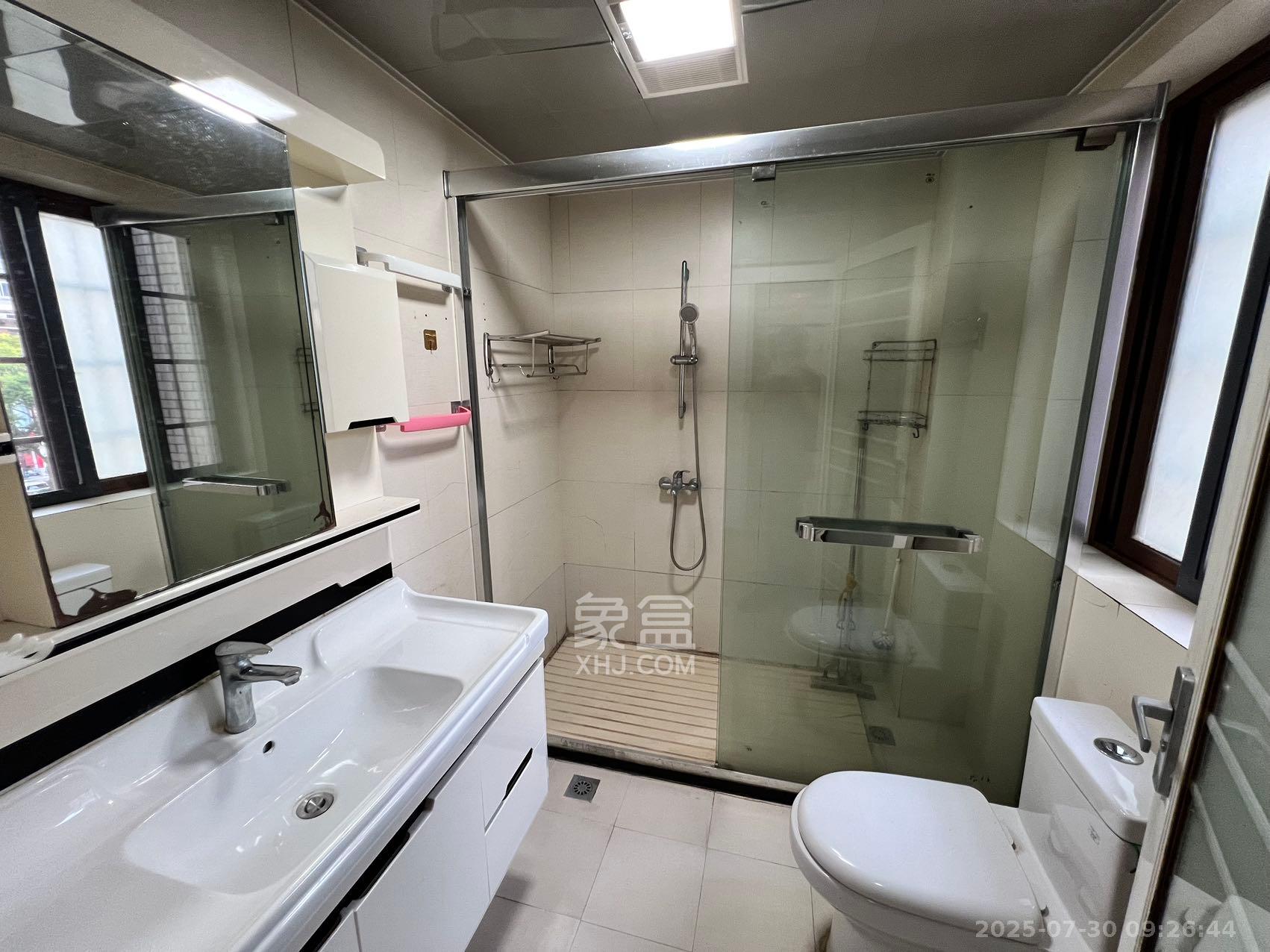 鑫天山水洲城 3室2厅2卫 2500.0元/月 鑫天山水洲城 3室2厅2卫 2500.0元/月室内图