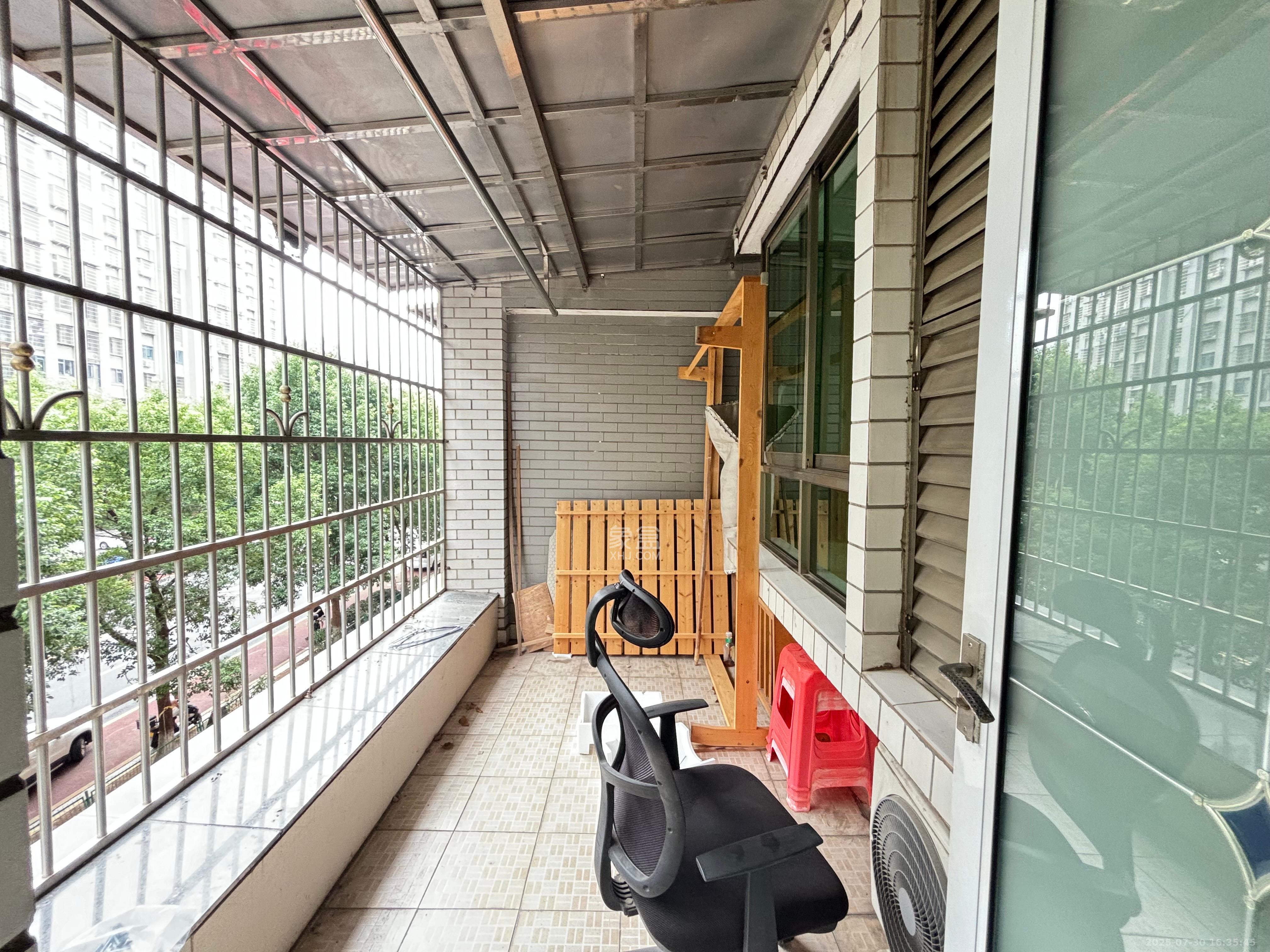 金桂小区一期 3室2厅2卫 2300.0元/月 金桂小区一期 3室2厅2卫 2300.0元/月室内图