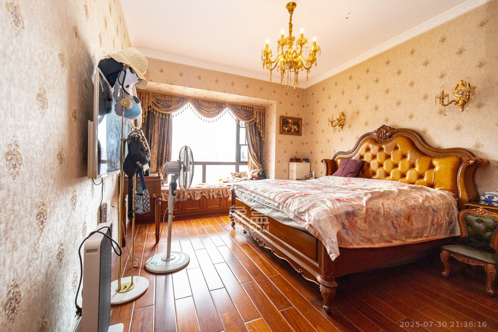 恒基凯旋门一二期 4室2厅2卫 126.0万 恒基凯旋门一二期 4室2厅2卫 126.0万卧室