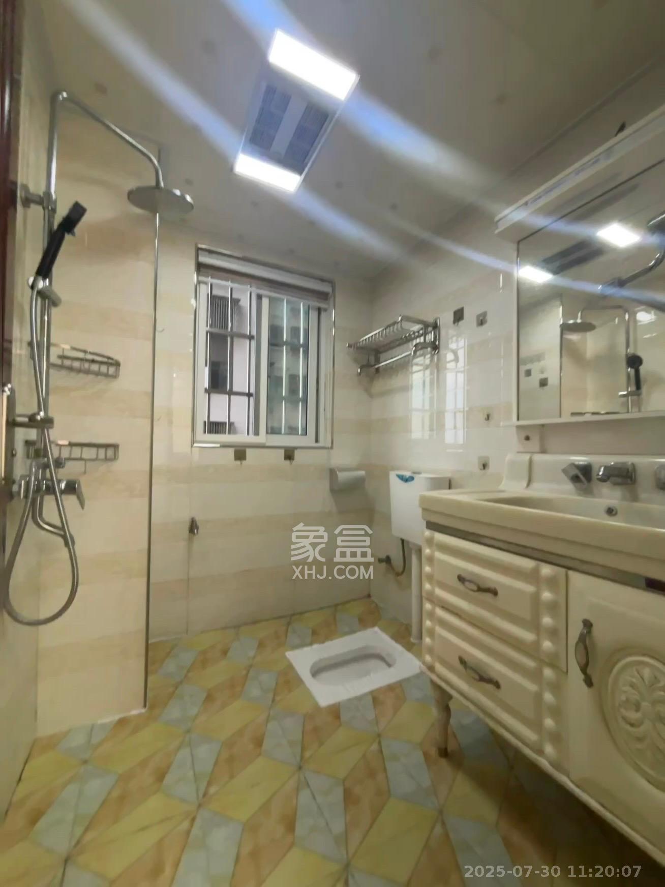 嘉顺苑 1室2厅1卫 2200.0元/月 嘉顺苑 1室2厅1卫 2200.0元/月室内图