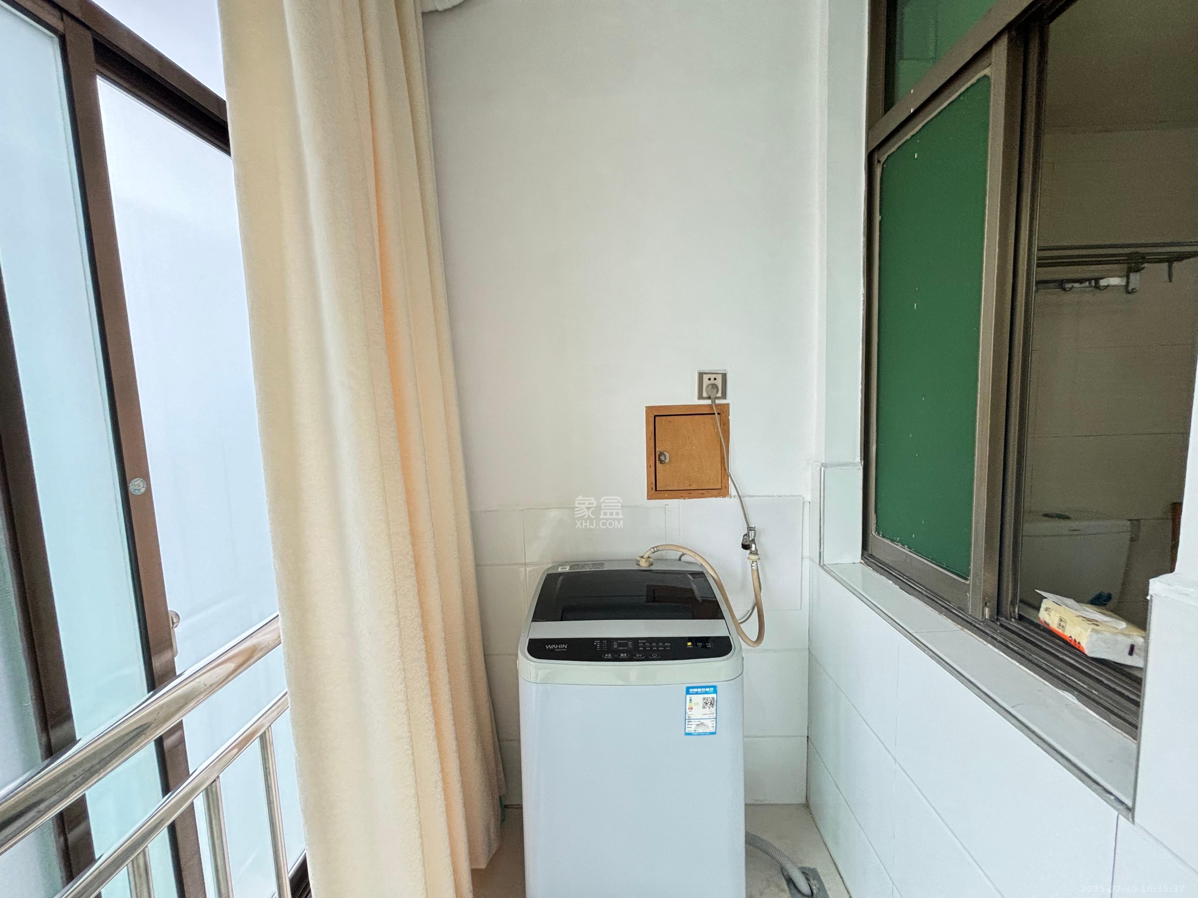 金桂小区一期 3室2厅2卫 2300.0元/月 金桂小区一期 3室2厅2卫 2300.0元/月室内图