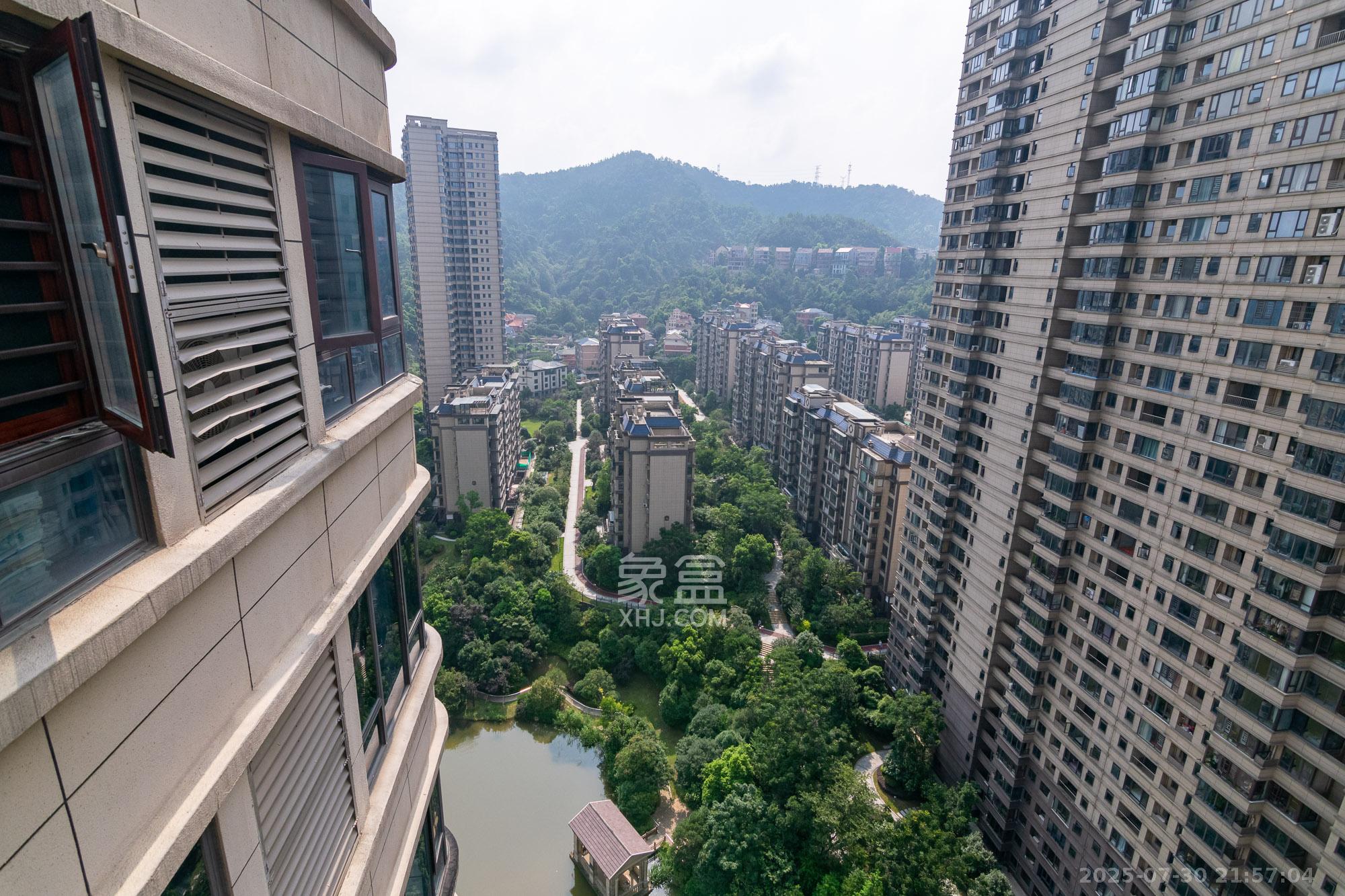 润和山水郡  4室2厅2卫    138.0万其他