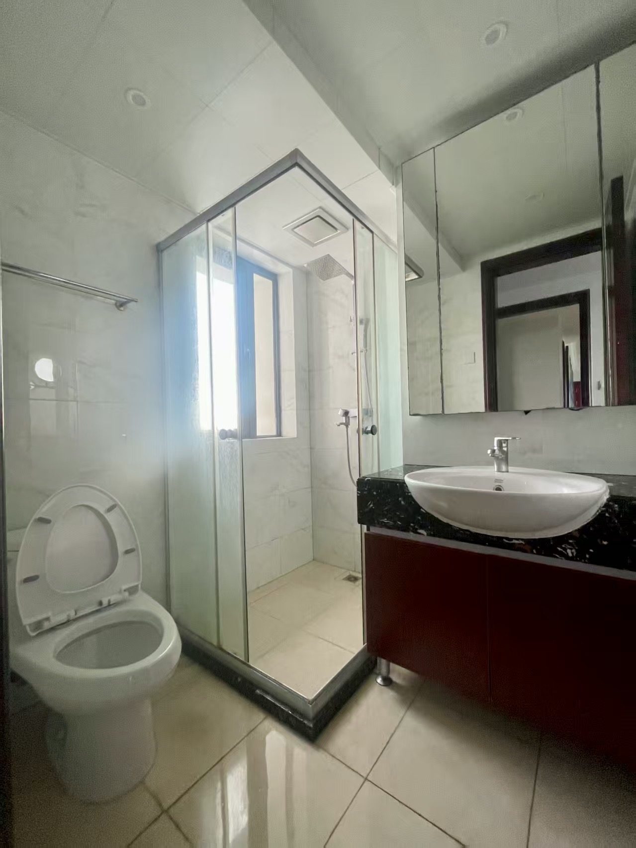 恒大外滩  3室2厅2卫    198.0万 恒大外滩  3室2厅2卫    198.0万客厅