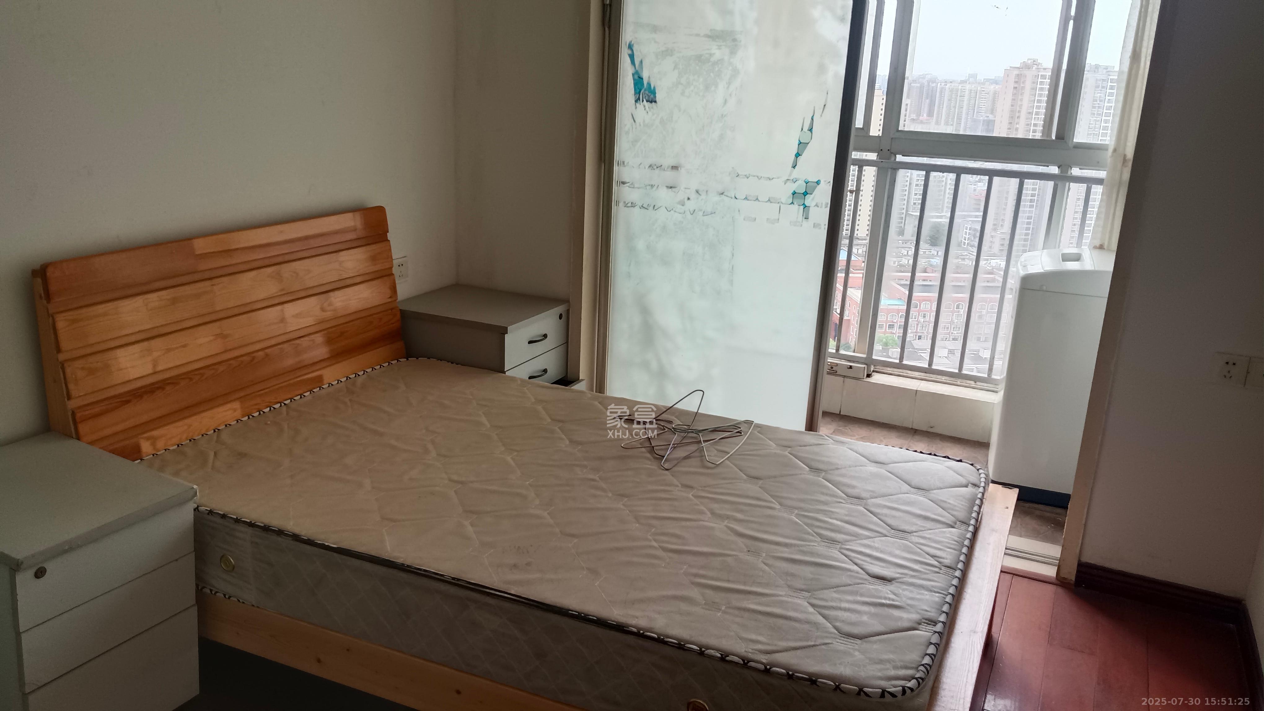 东方新世界  3室2厅1卫   2300.00元/月室内图
