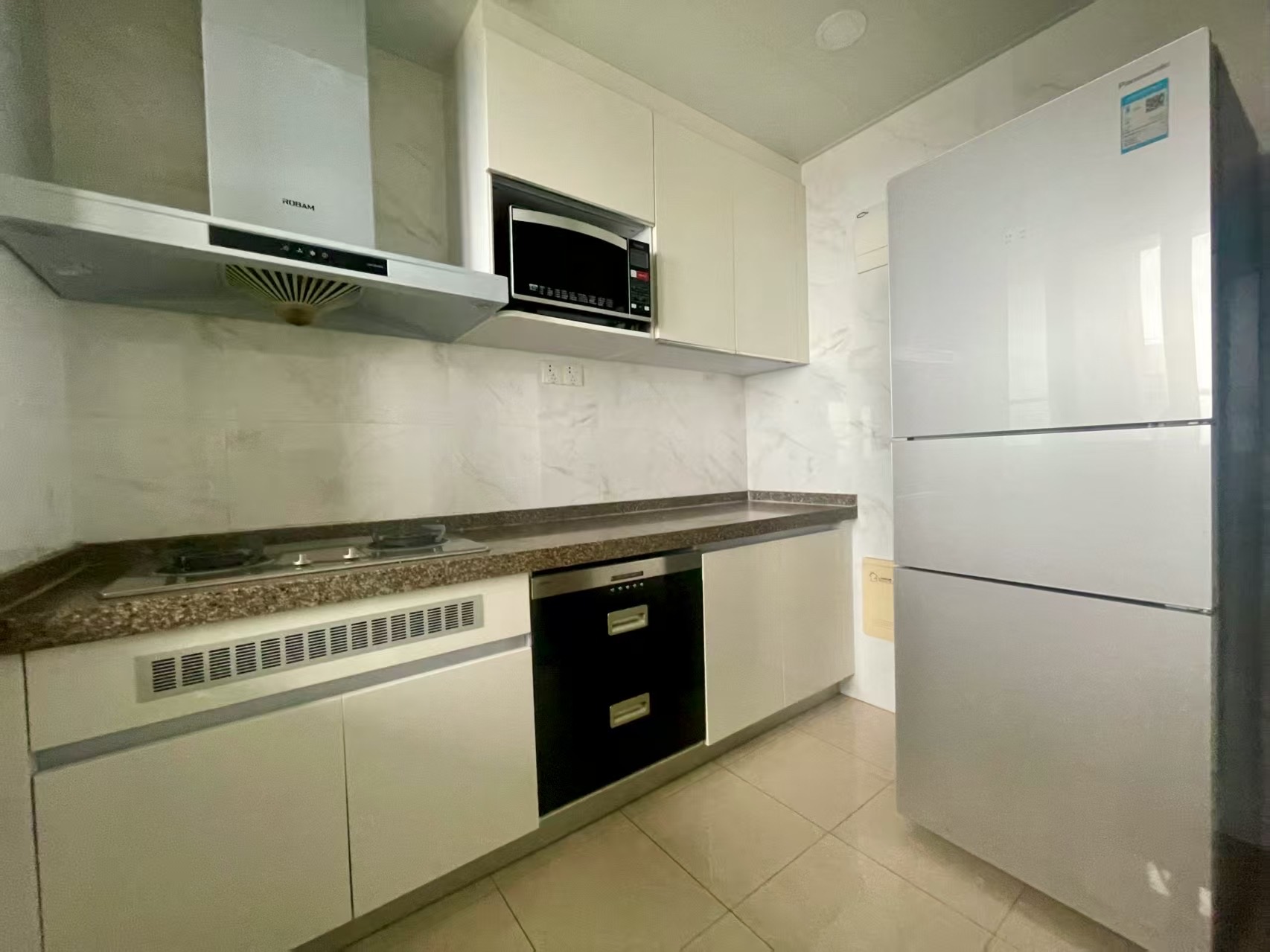 恒大外滩  3室2厅2卫    198.0万 恒大外滩  3室2厅2卫    198.0万客厅